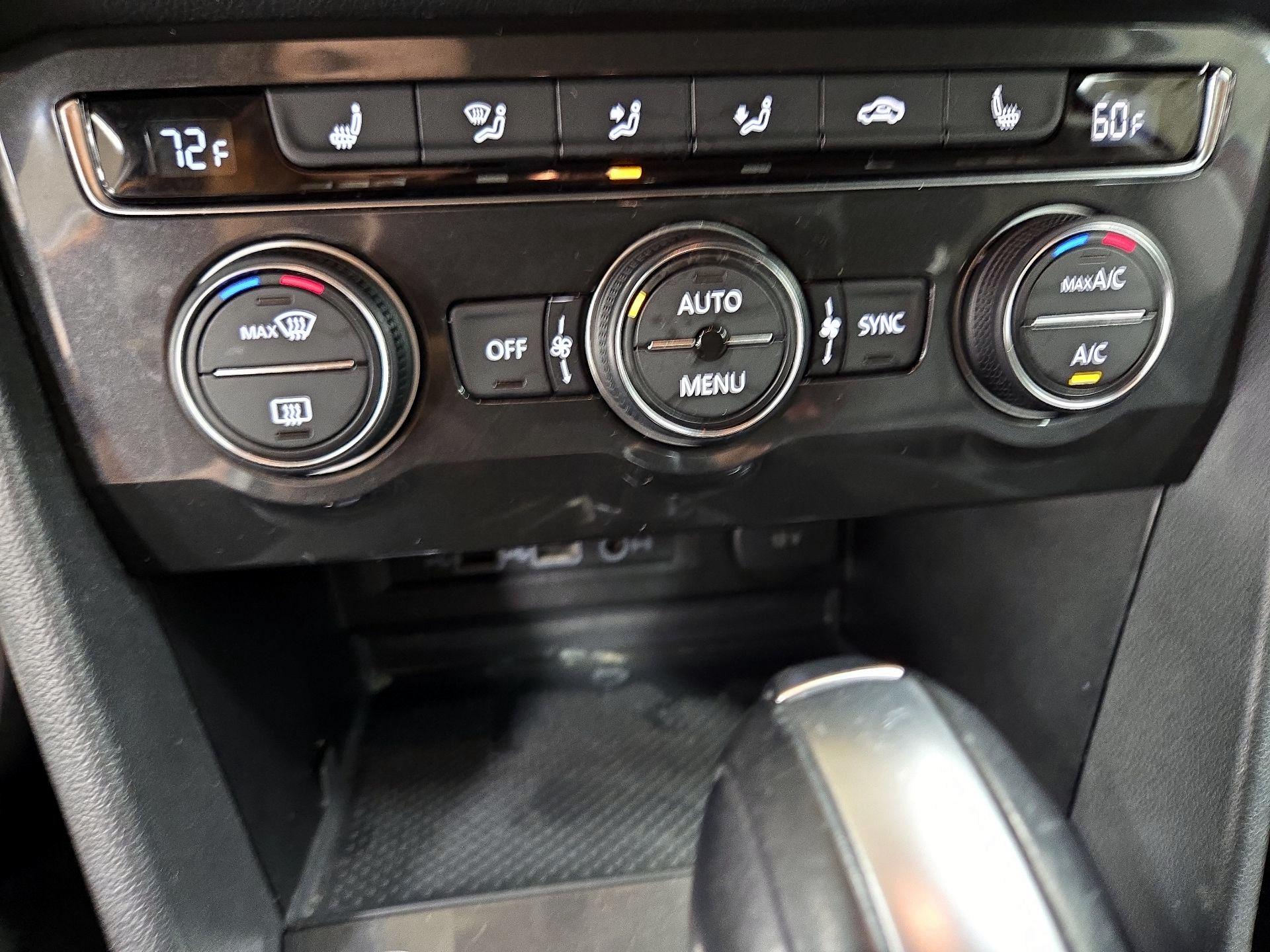 Thumbnail: 2018 Volkswagen Tiguan - 15