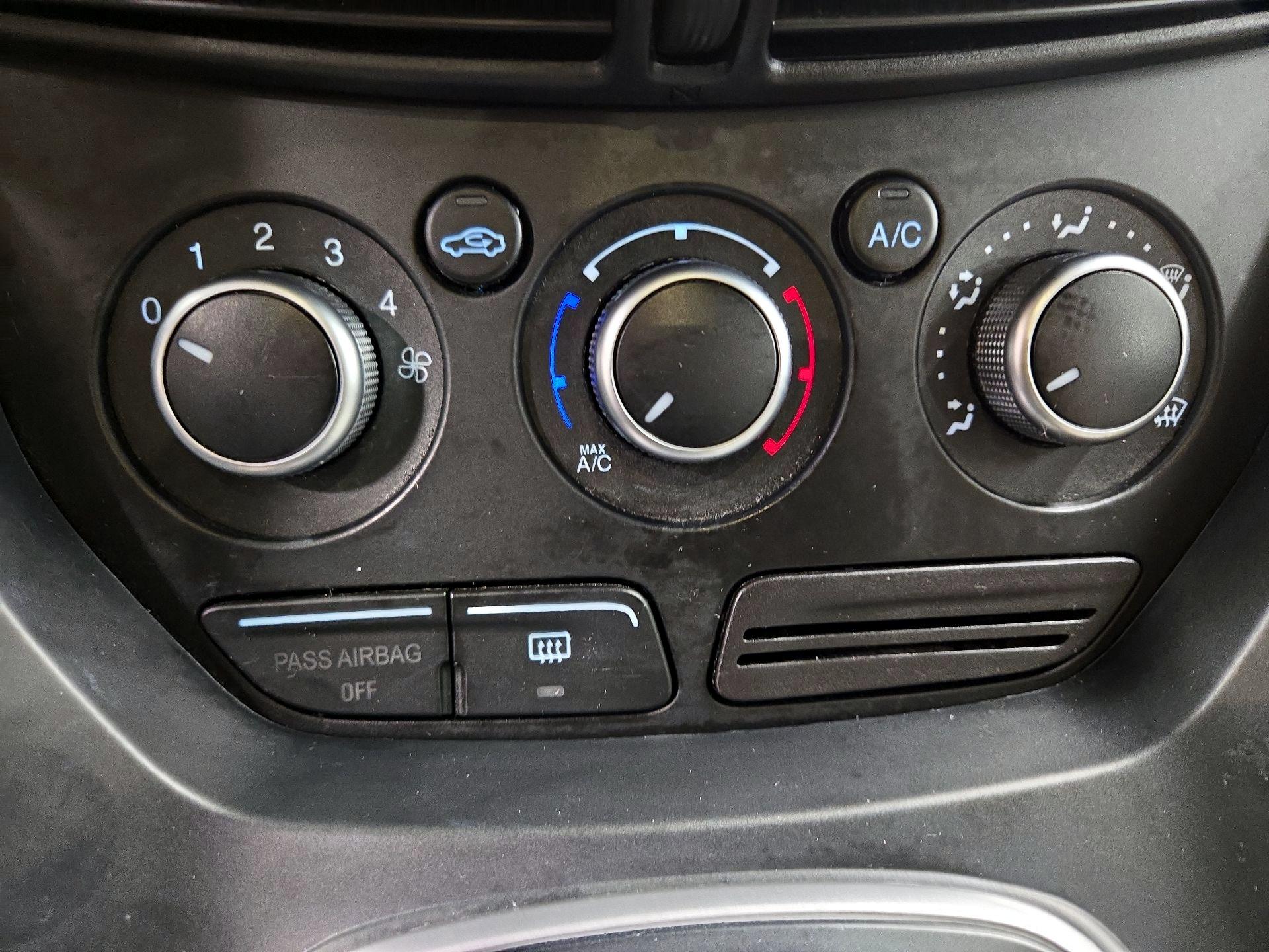 Thumbnail: 2014 Ford Escape - 14