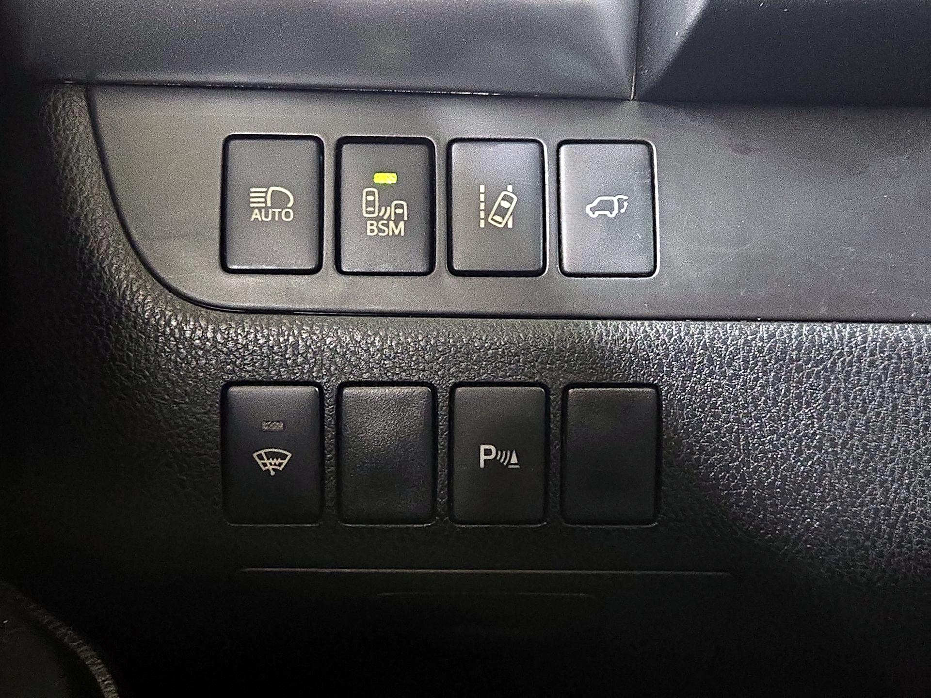 Thumbnail: 2016 Toyota Highlander - 13