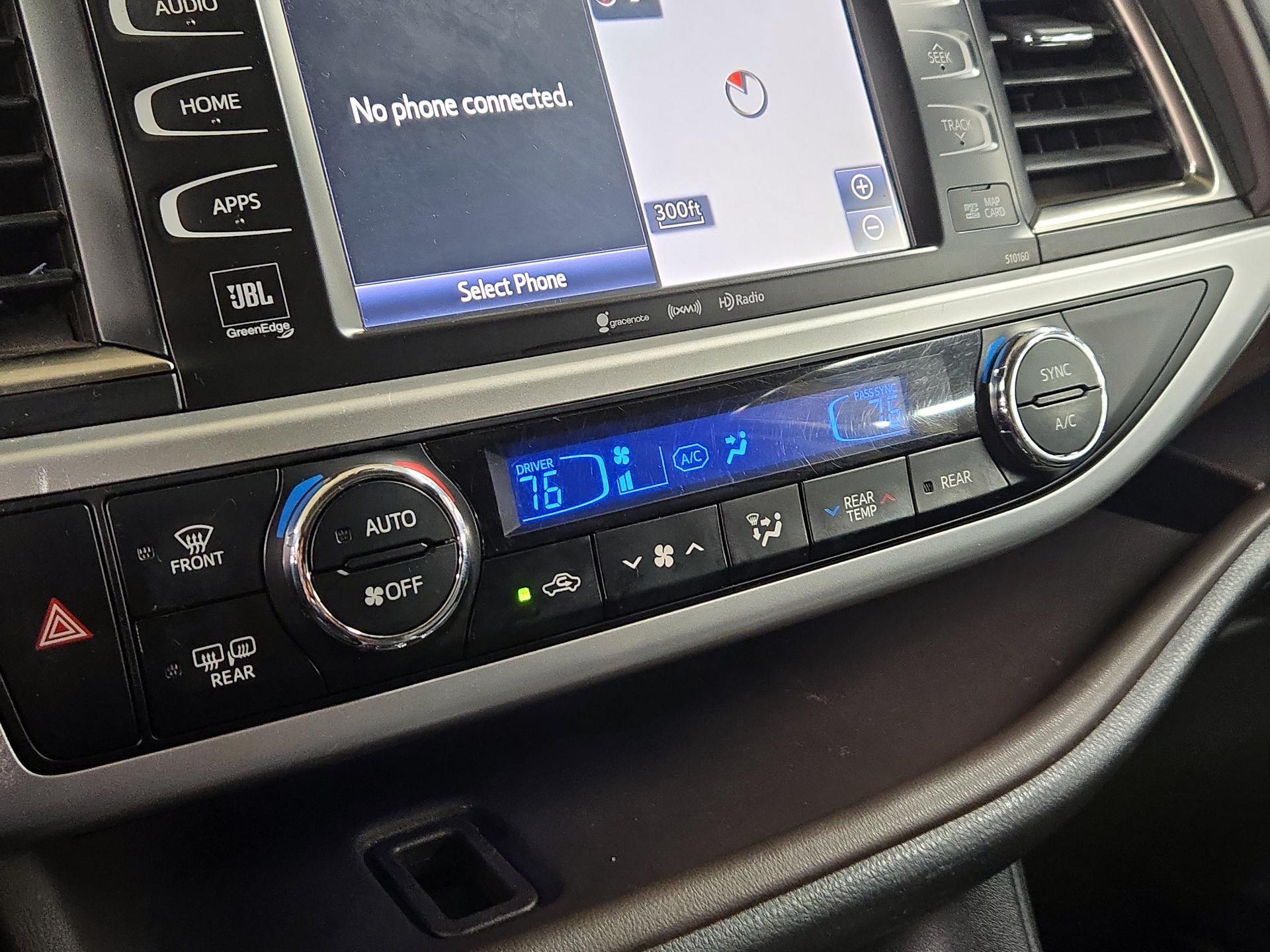 Thumbnail: 2016 Toyota Highlander - 17