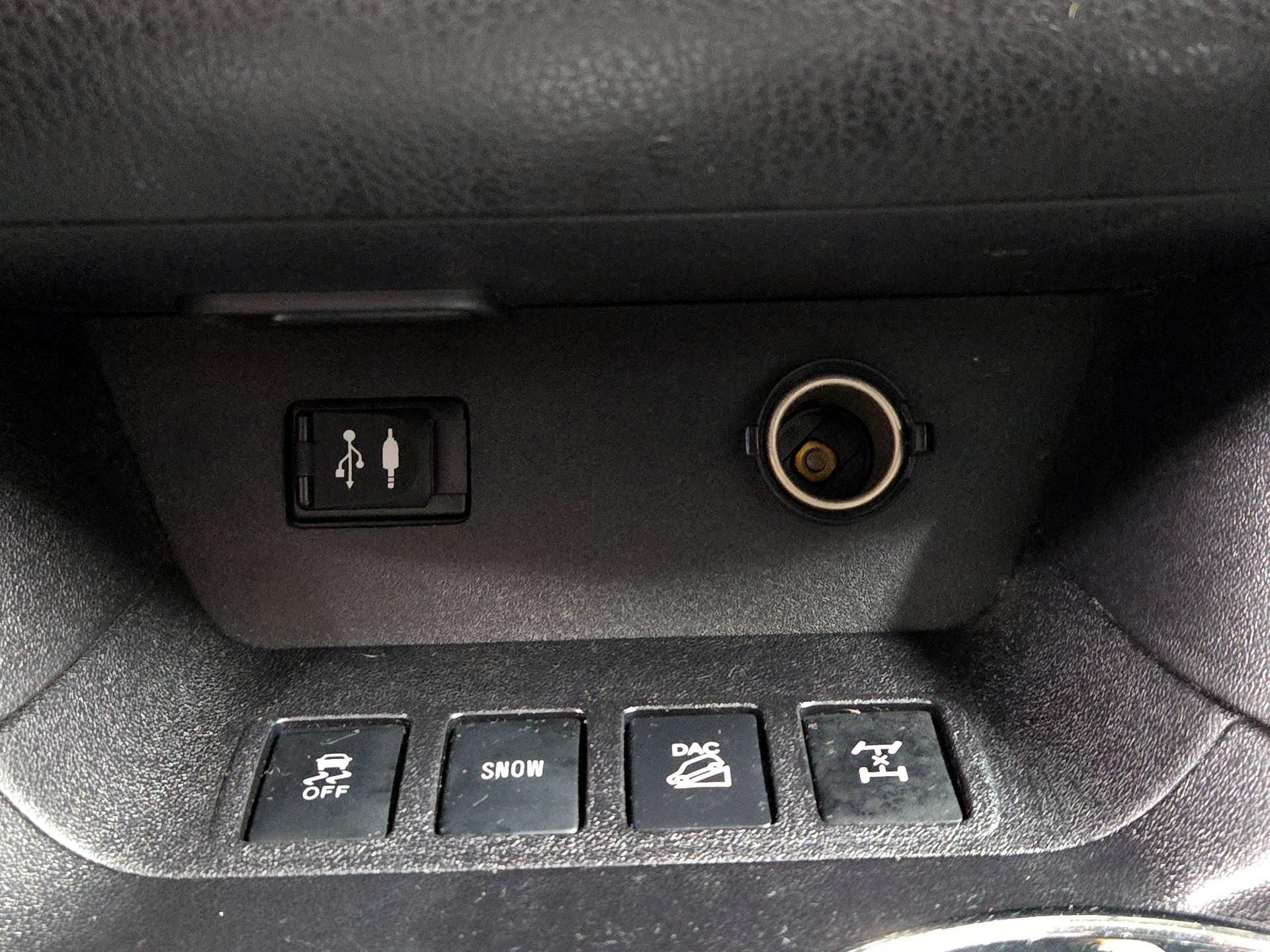 Thumbnail: 2016 Toyota Highlander - 19