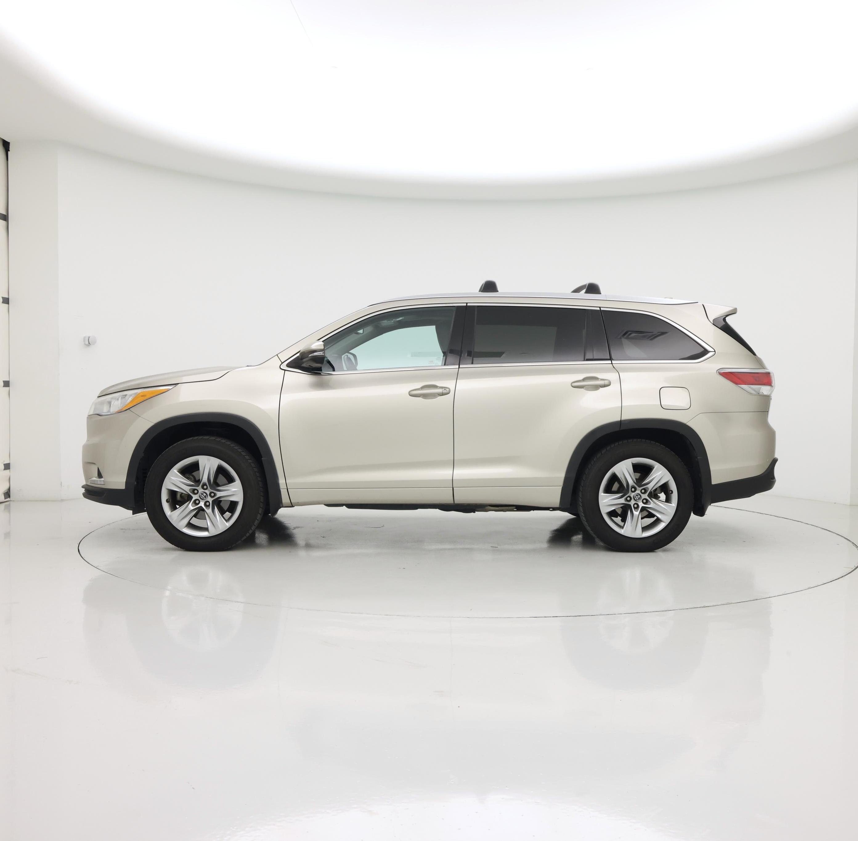 Thumbnail: 2016 Toyota Highlander - 3