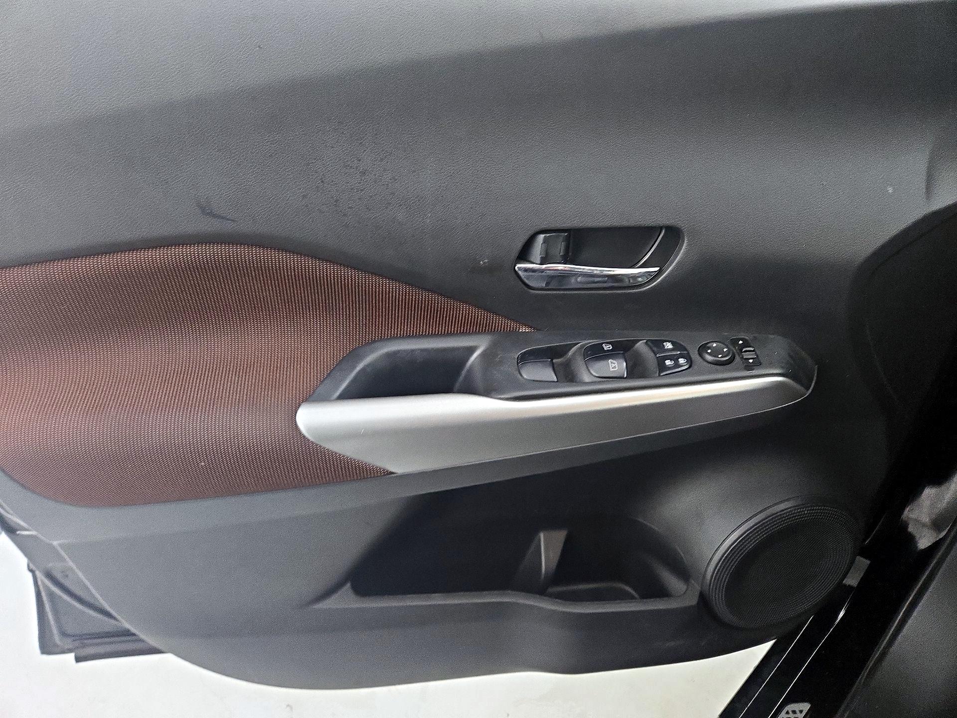 Thumbnail: 2018 Nissan Kicks - 12