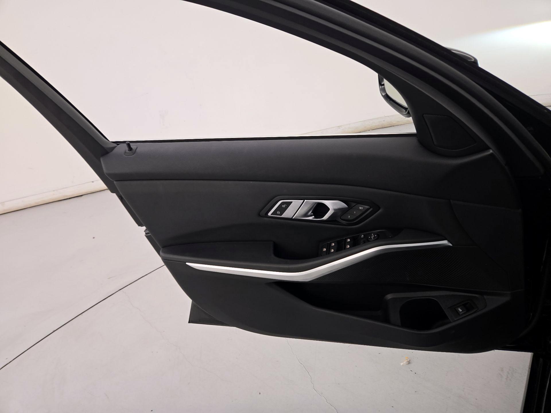 Thumbnail: 2019 BMW 3 Series - 12