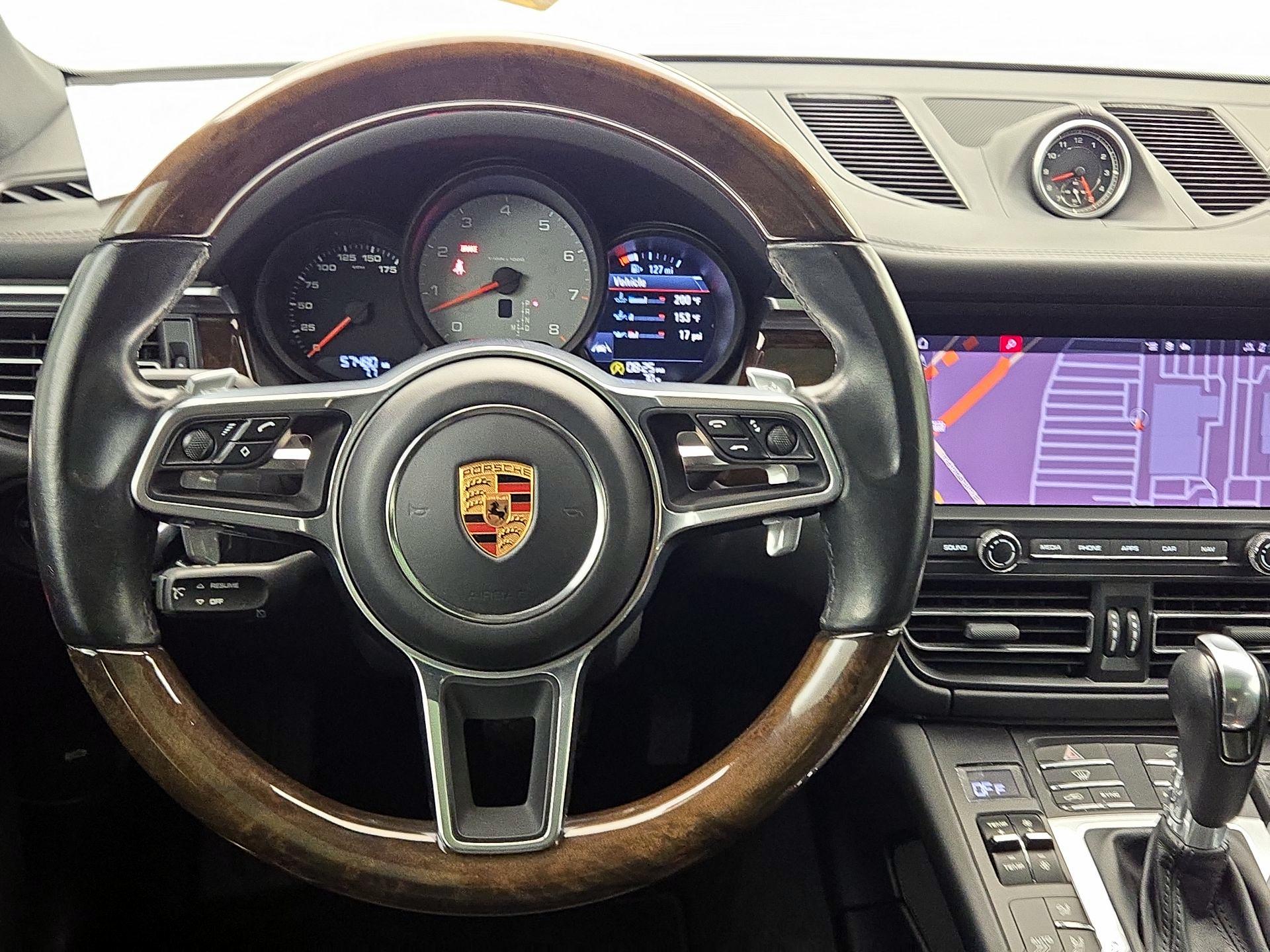 Thumbnail: 2020 Porsche Macan - 10