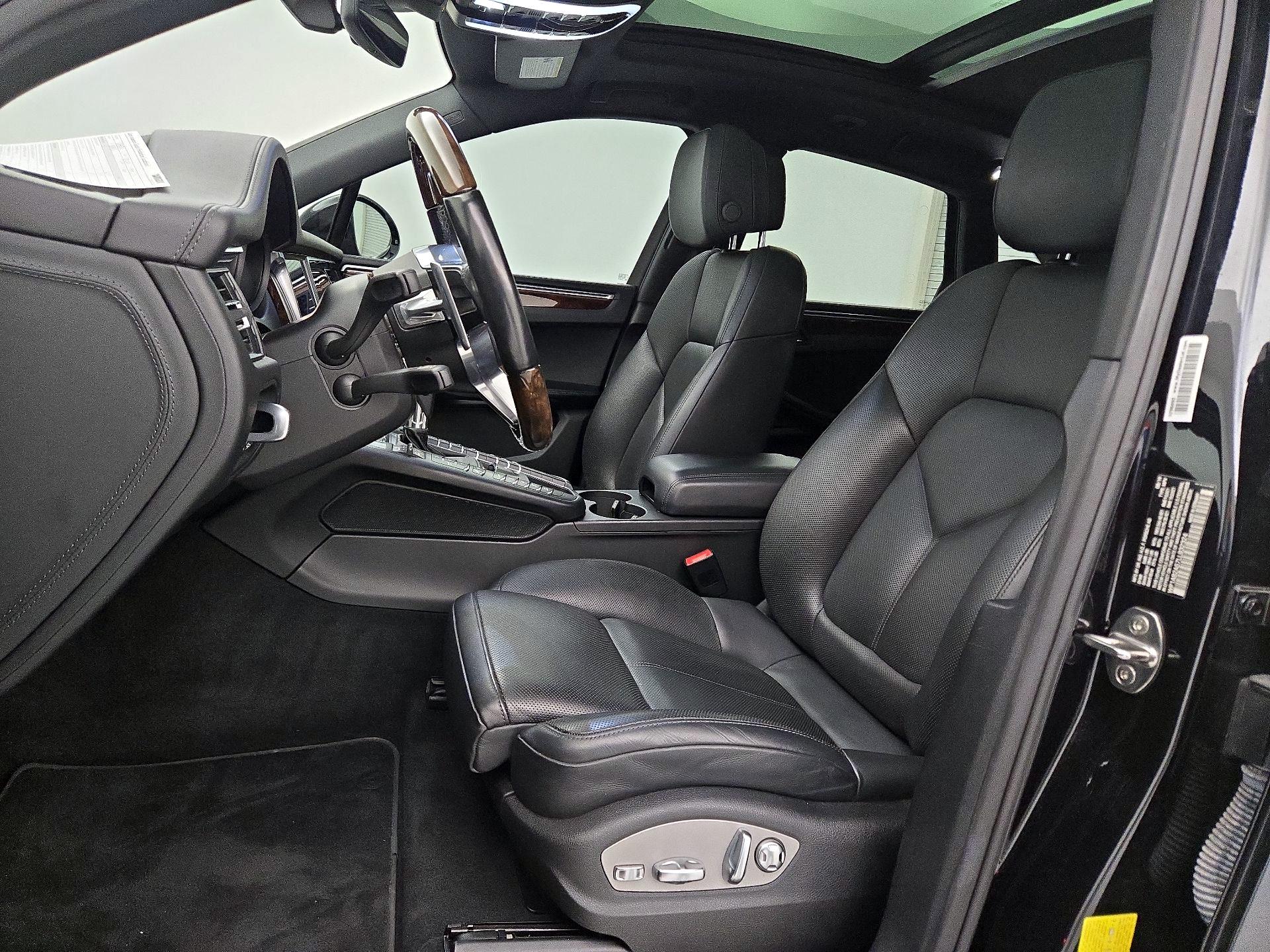 Thumbnail: 2020 Porsche Macan - 11