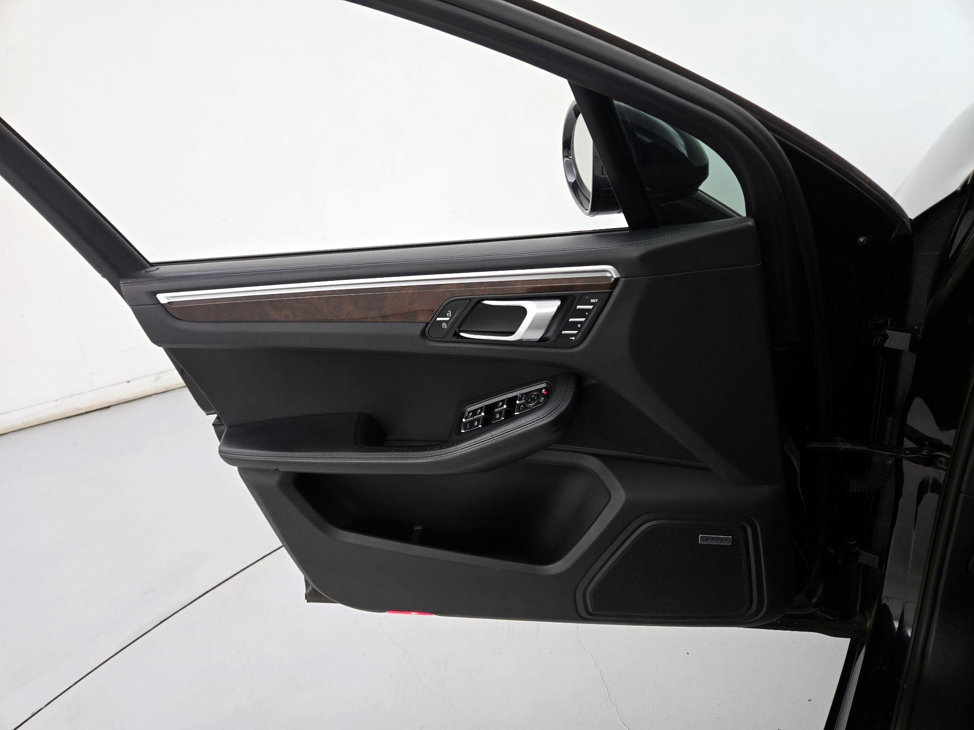 Thumbnail: 2020 Porsche Macan - 12