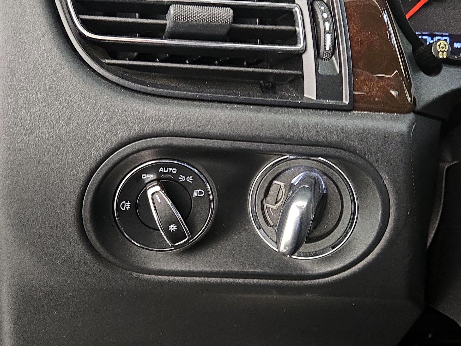 Thumbnail: 2020 Porsche Macan - 13