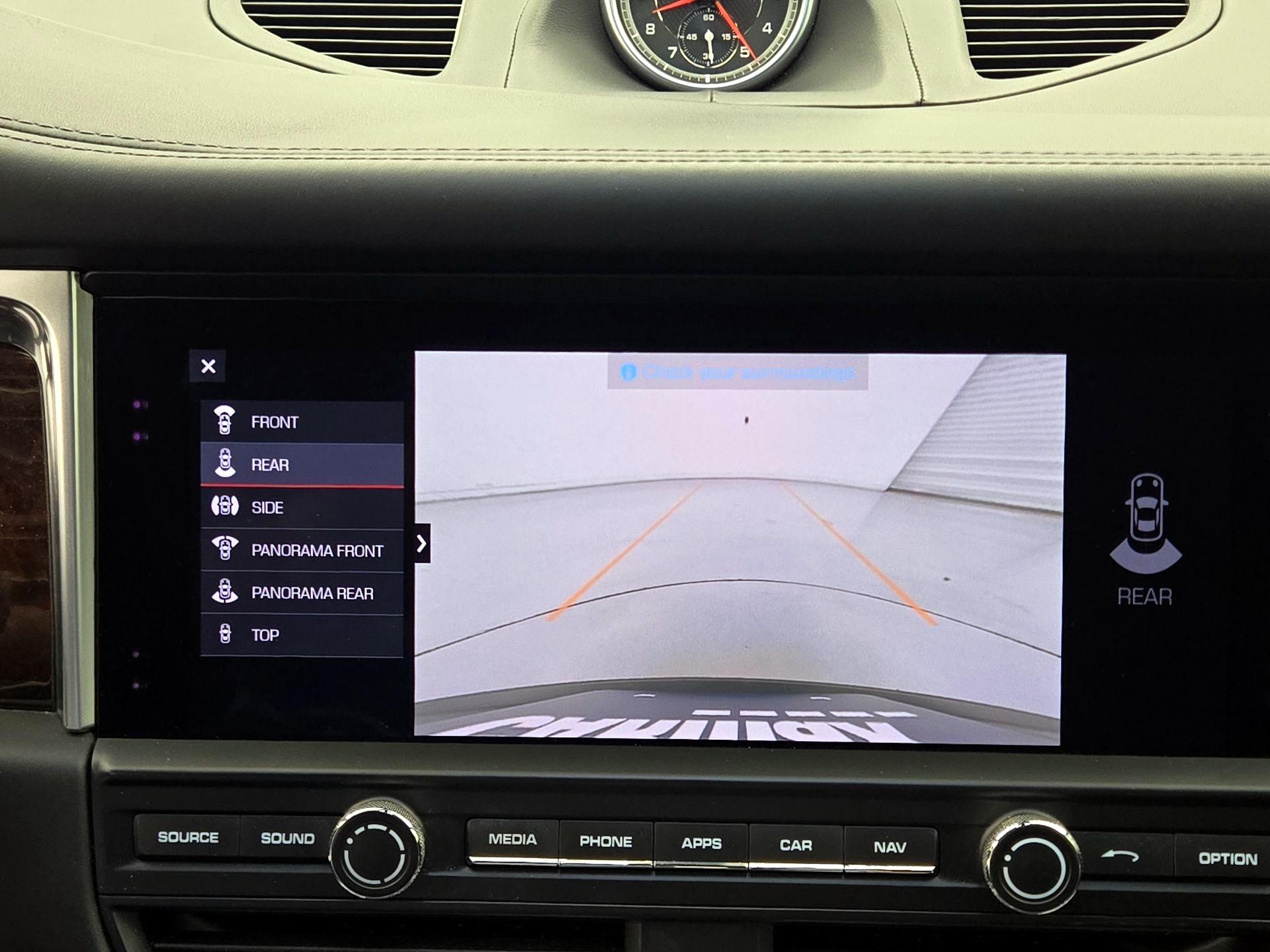 Thumbnail: 2020 Porsche Macan - 15