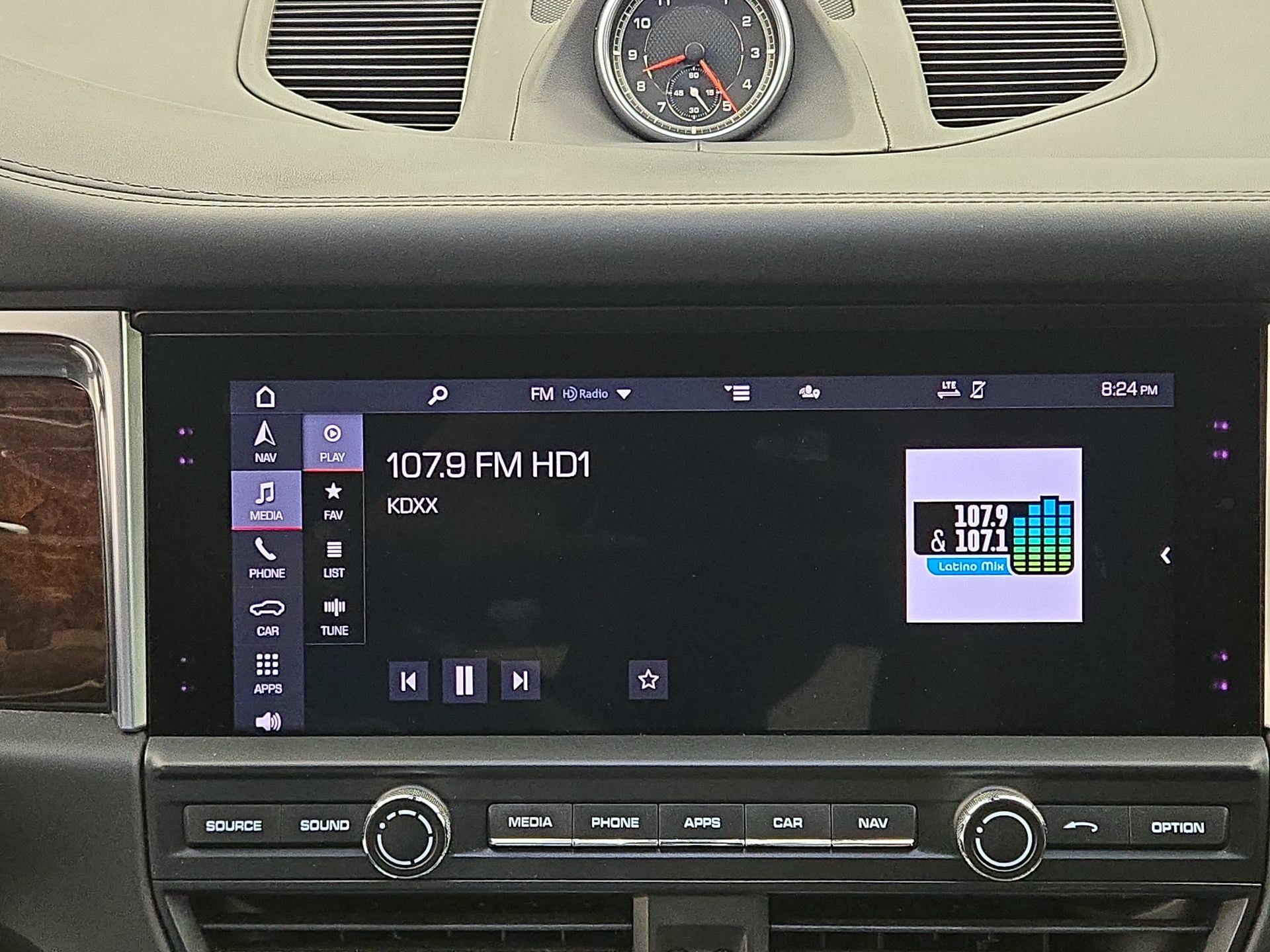 Thumbnail: 2020 Porsche Macan - 16