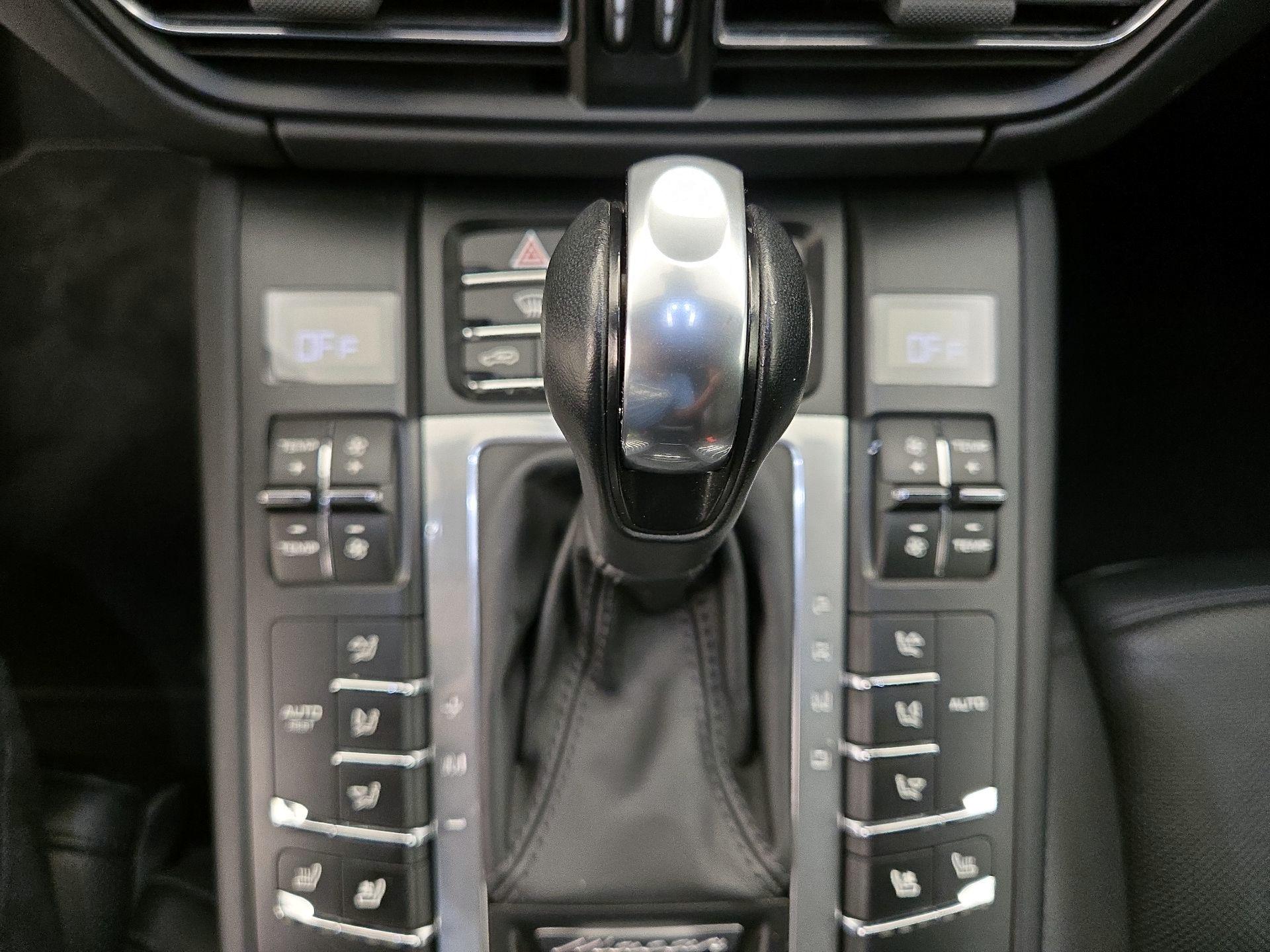 Thumbnail: 2020 Porsche Macan - 18