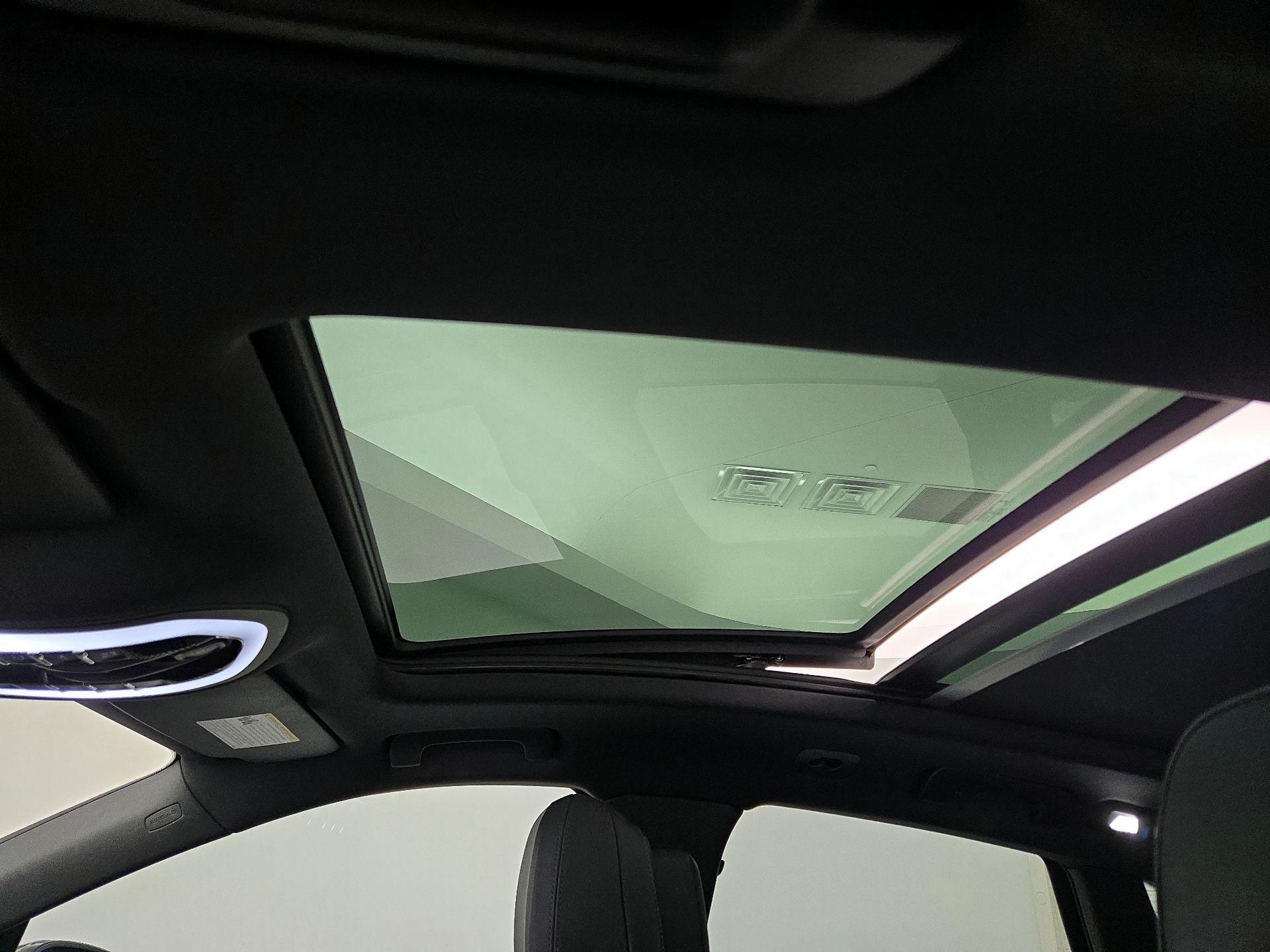 Thumbnail: 2020 Porsche Macan - 20