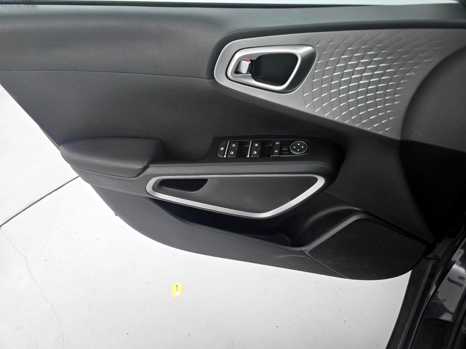 Thumbnail: 2020 Kia Soul - 12