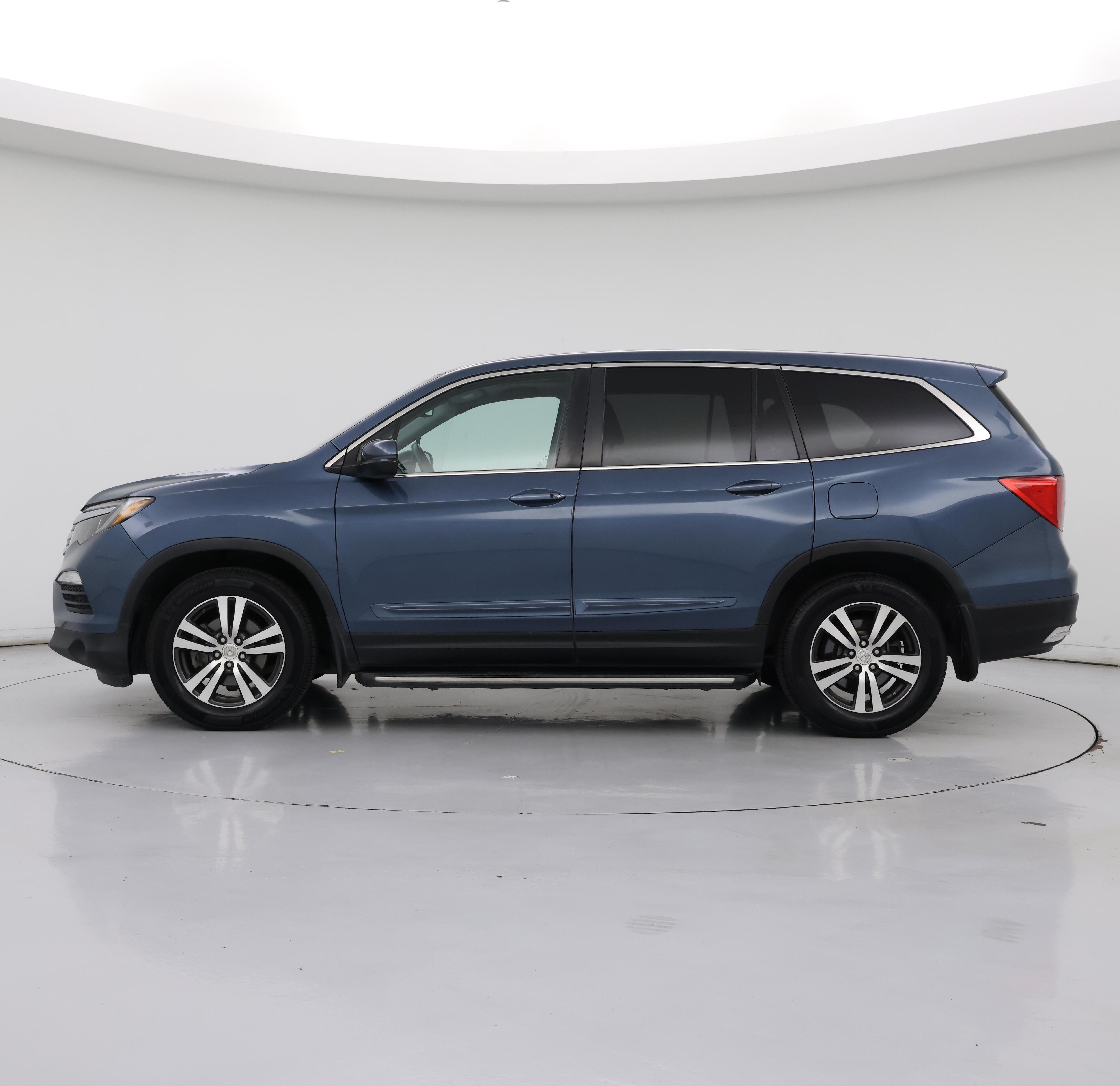Thumbnail: 2016 Honda Pilot - 3