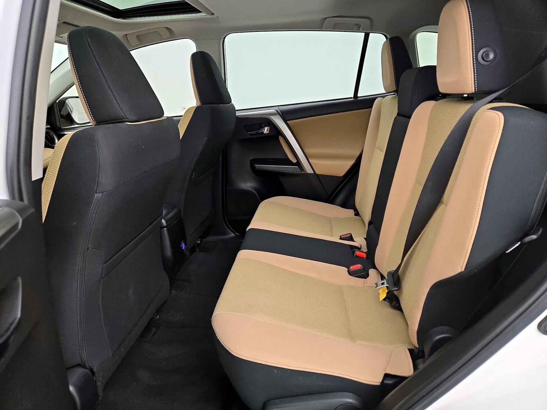 Thumbnail: 2018 Toyota RAV4 - 20