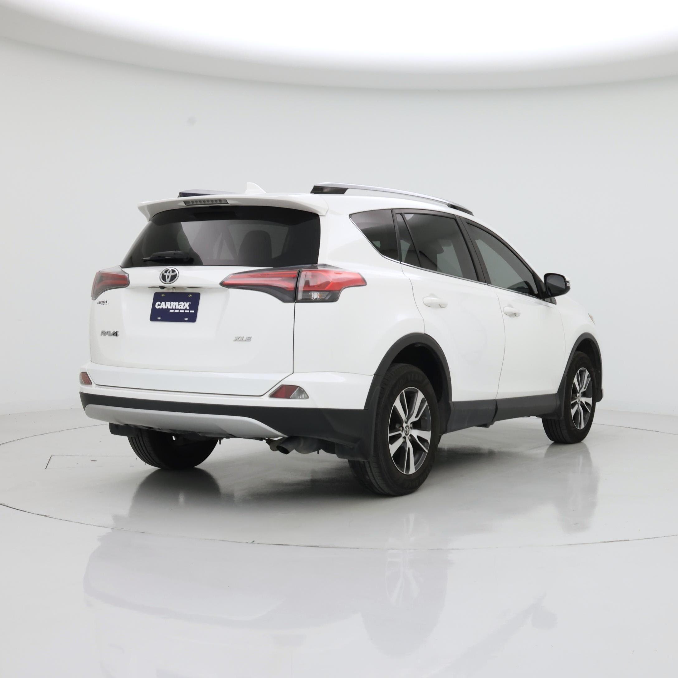 Thumbnail: 2018 Toyota RAV4 - 8