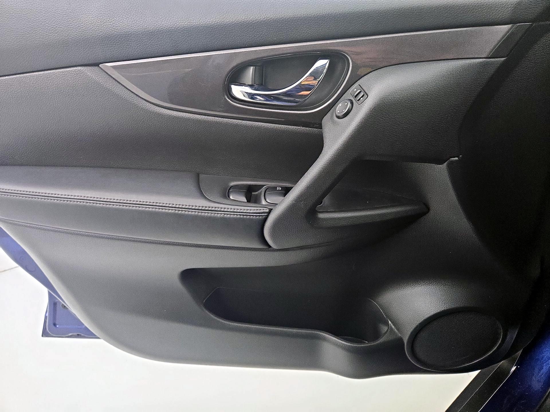 Thumbnail: 2019 Nissan Rogue - 12