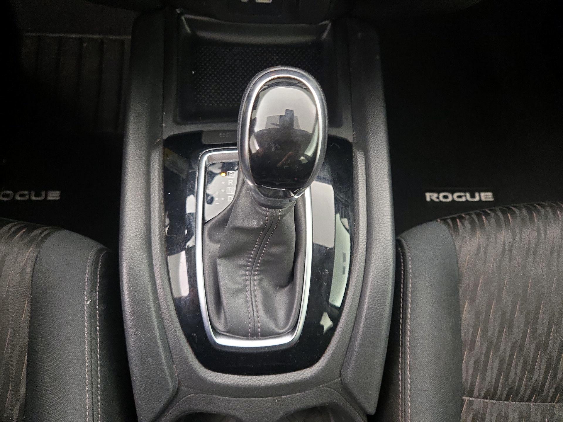 Thumbnail: 2019 Nissan Rogue - 17