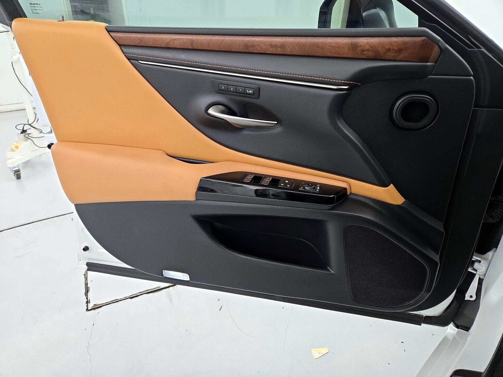 Thumbnail: 2022 Lexus ES - 12