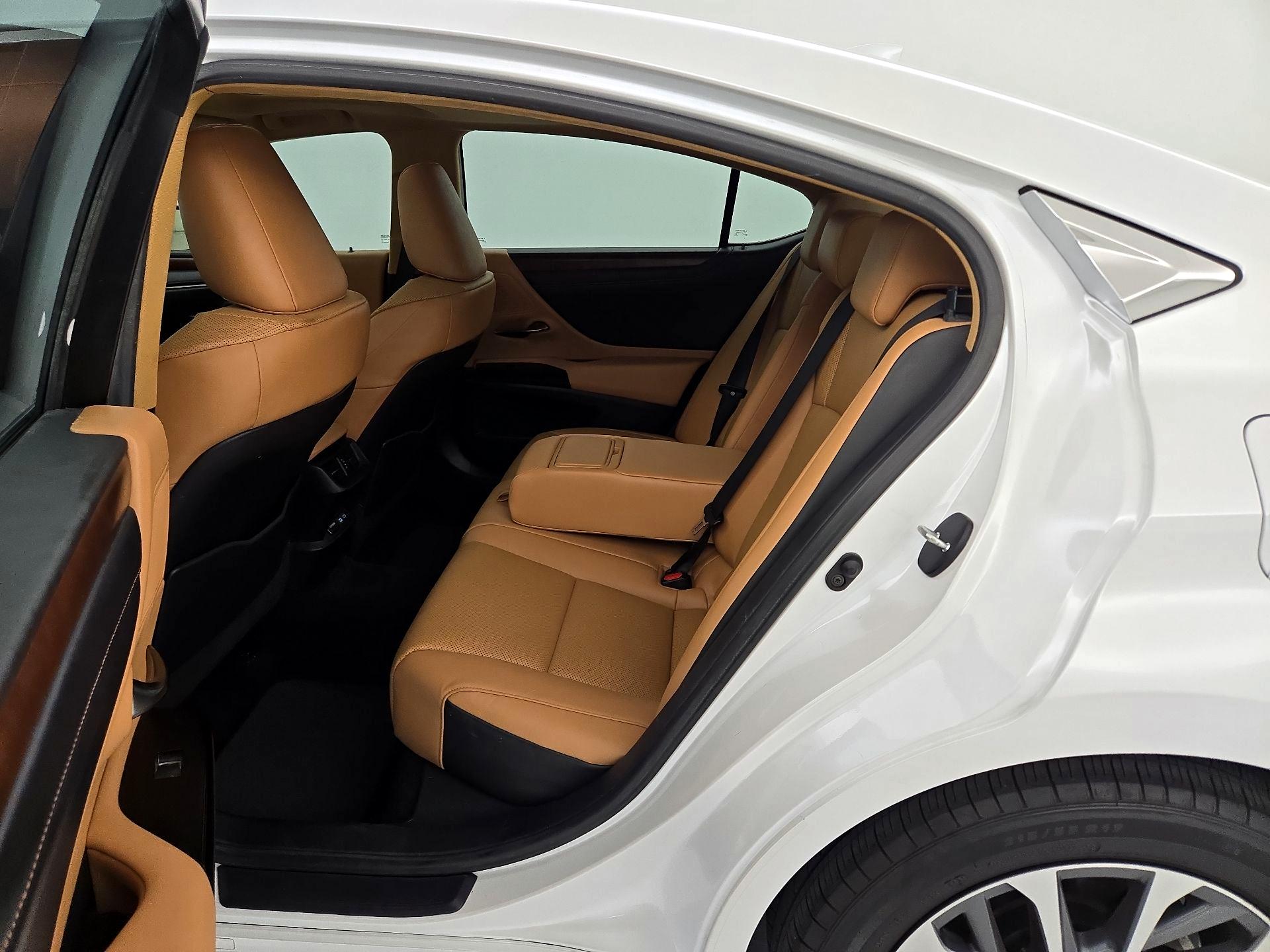 Thumbnail: 2022 Lexus ES - 20