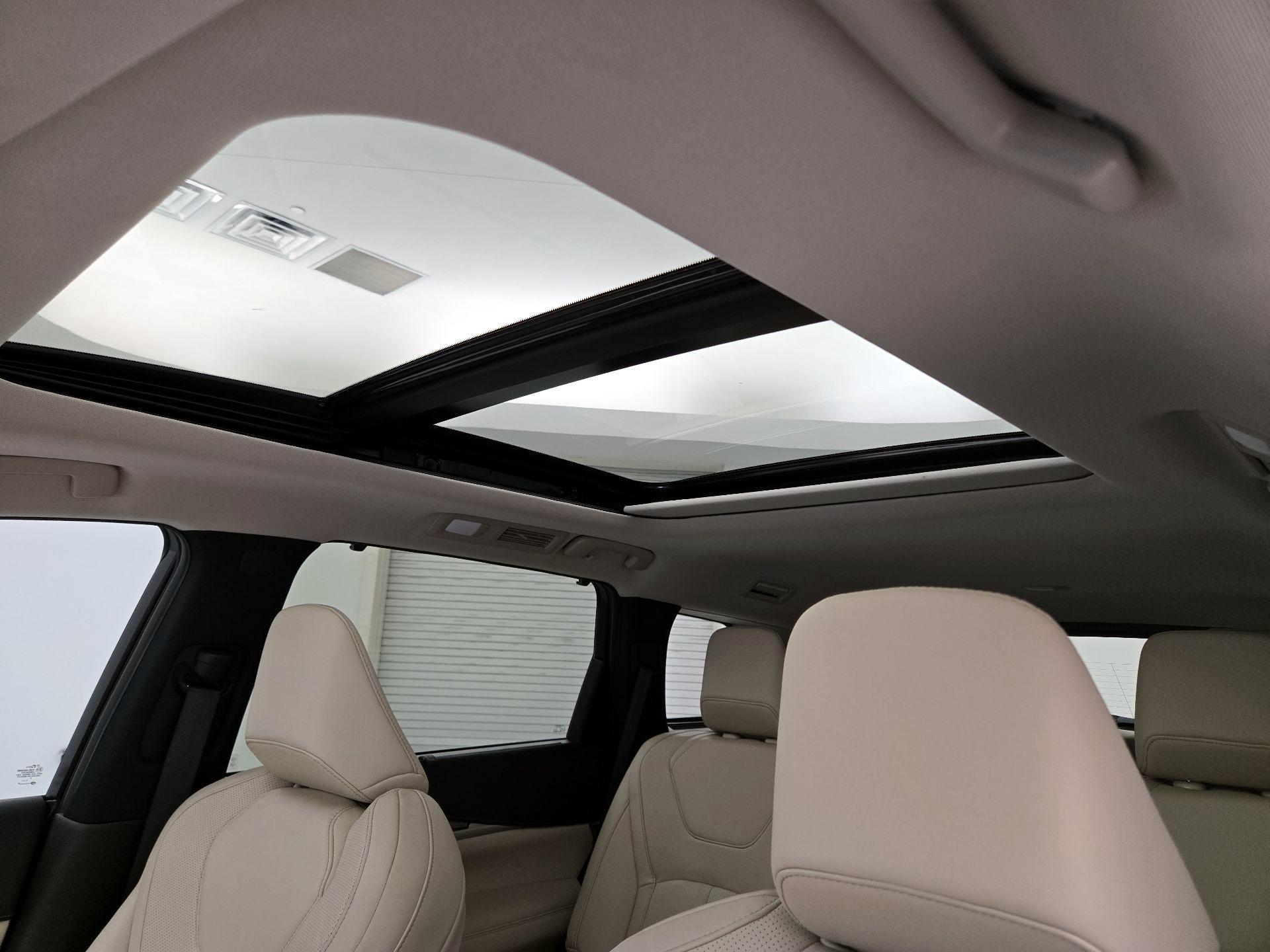 Thumbnail: 2023 INFINITI QX60 - 20