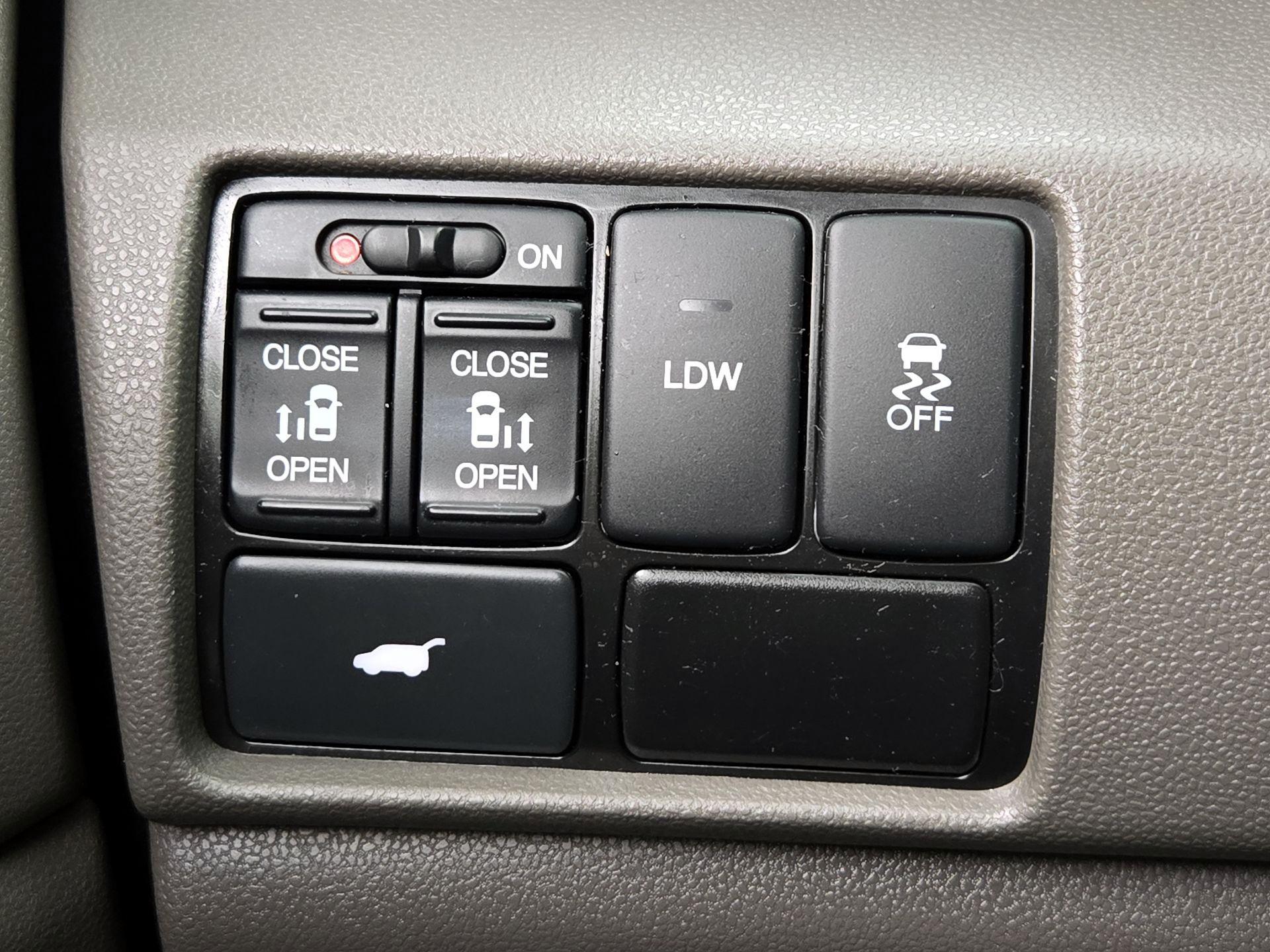 Thumbnail: 2015 Honda Odyssey - 13