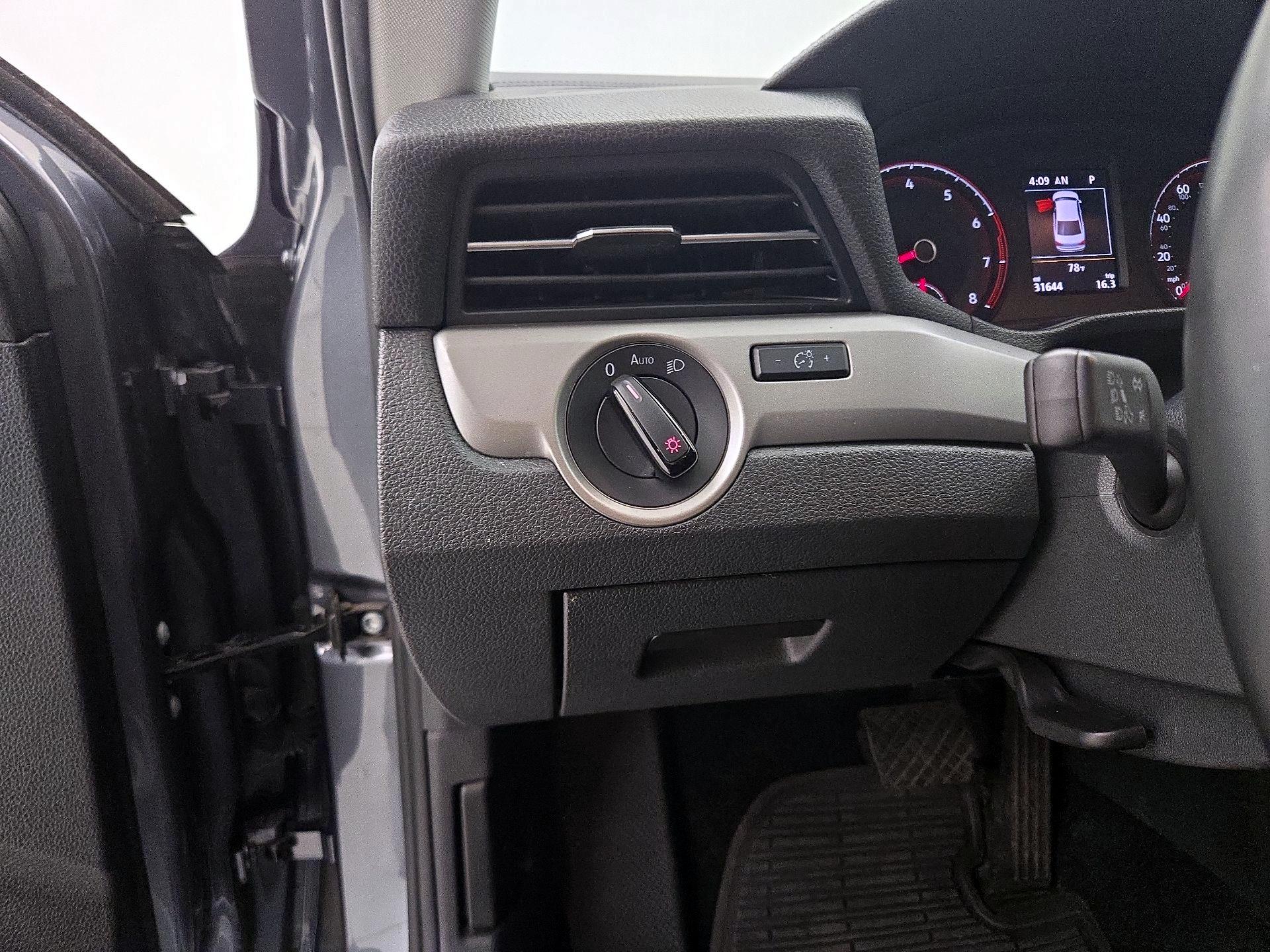 Thumbnail: 2021 Volkswagen Passat - 13