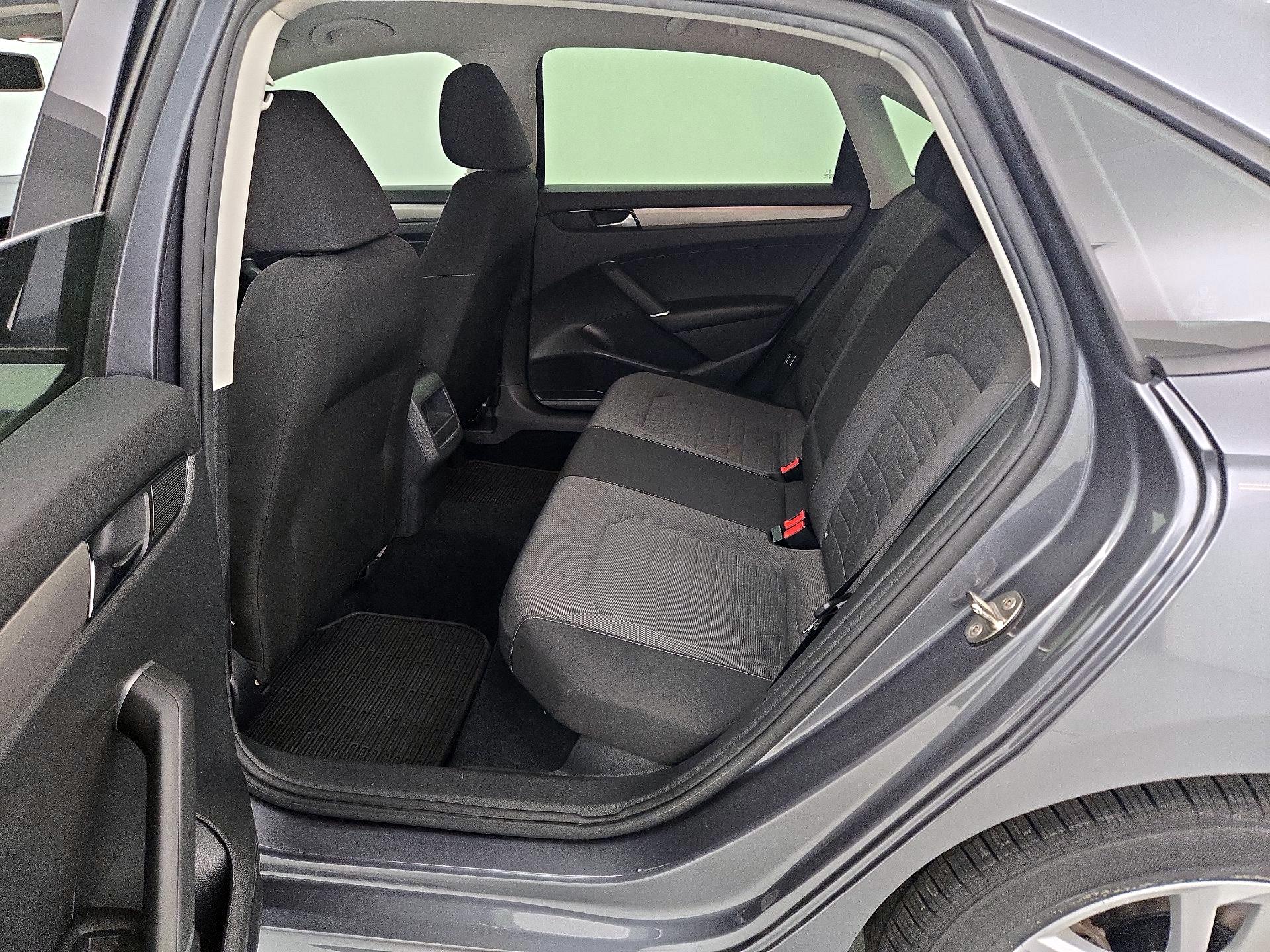 Thumbnail: 2021 Volkswagen Passat - 19