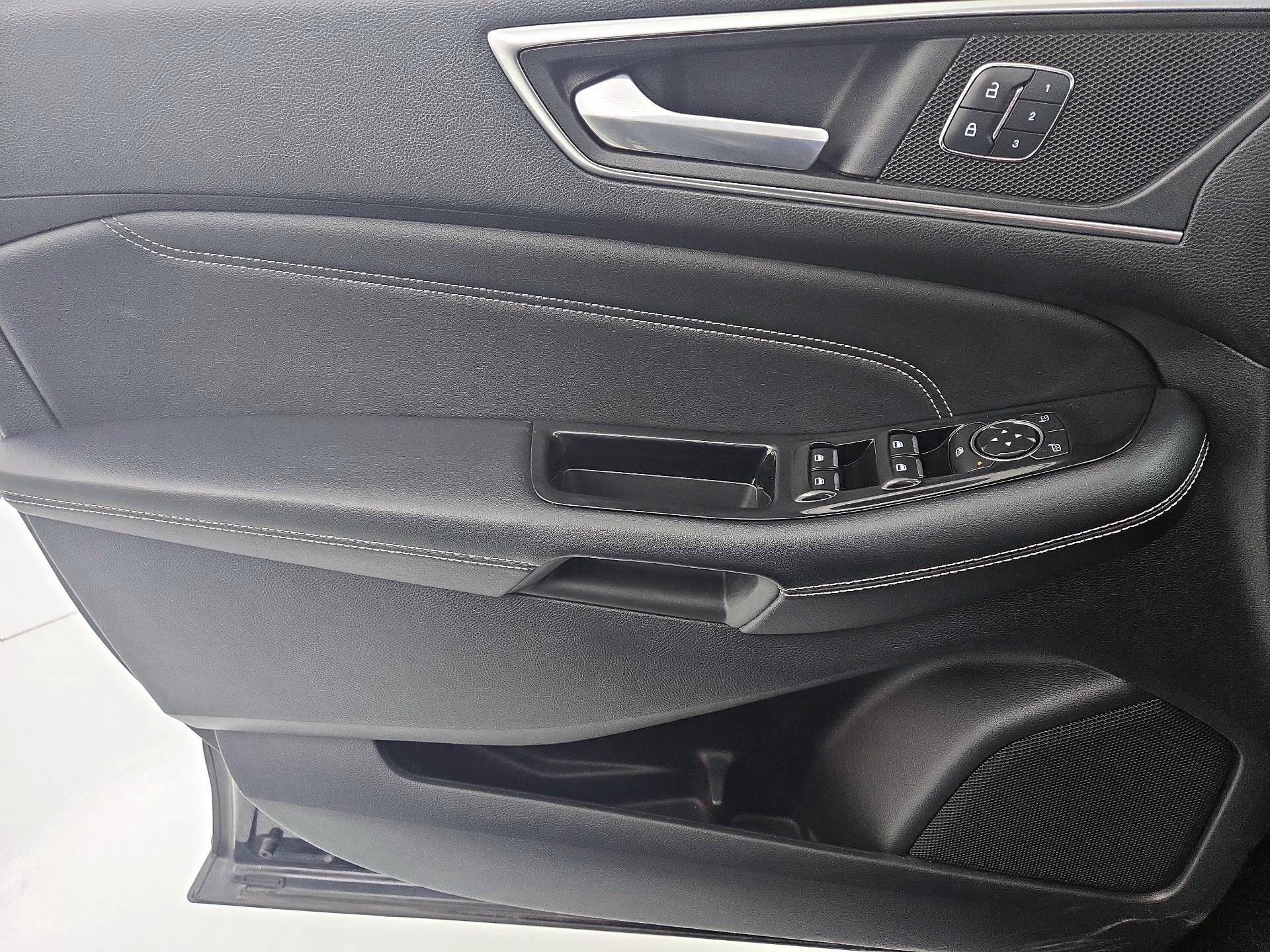 Thumbnail: 2015 Ford Edge - 12