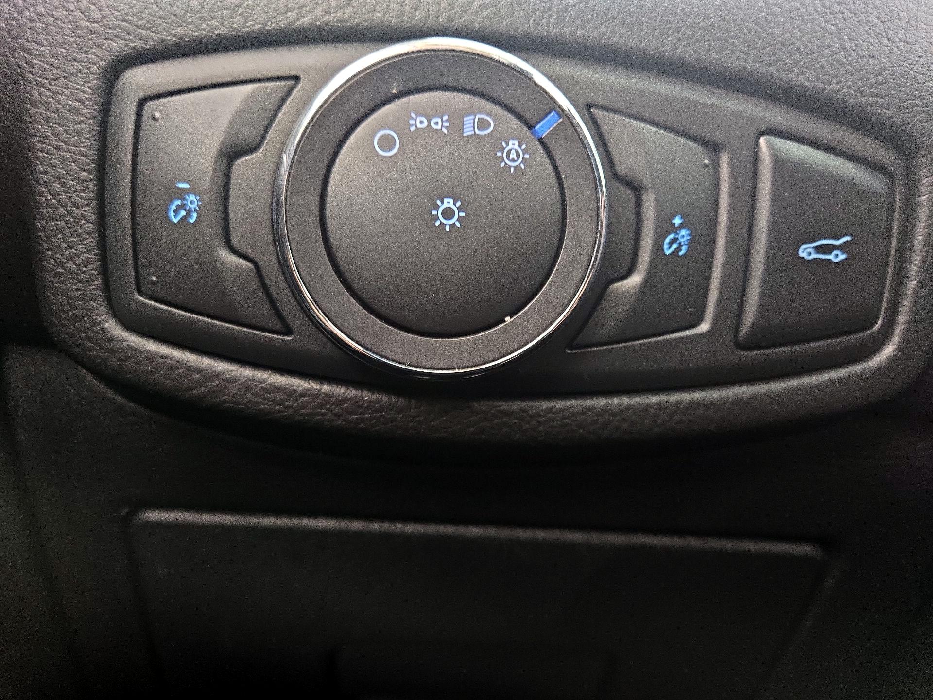 Thumbnail: 2015 Ford Edge - 13