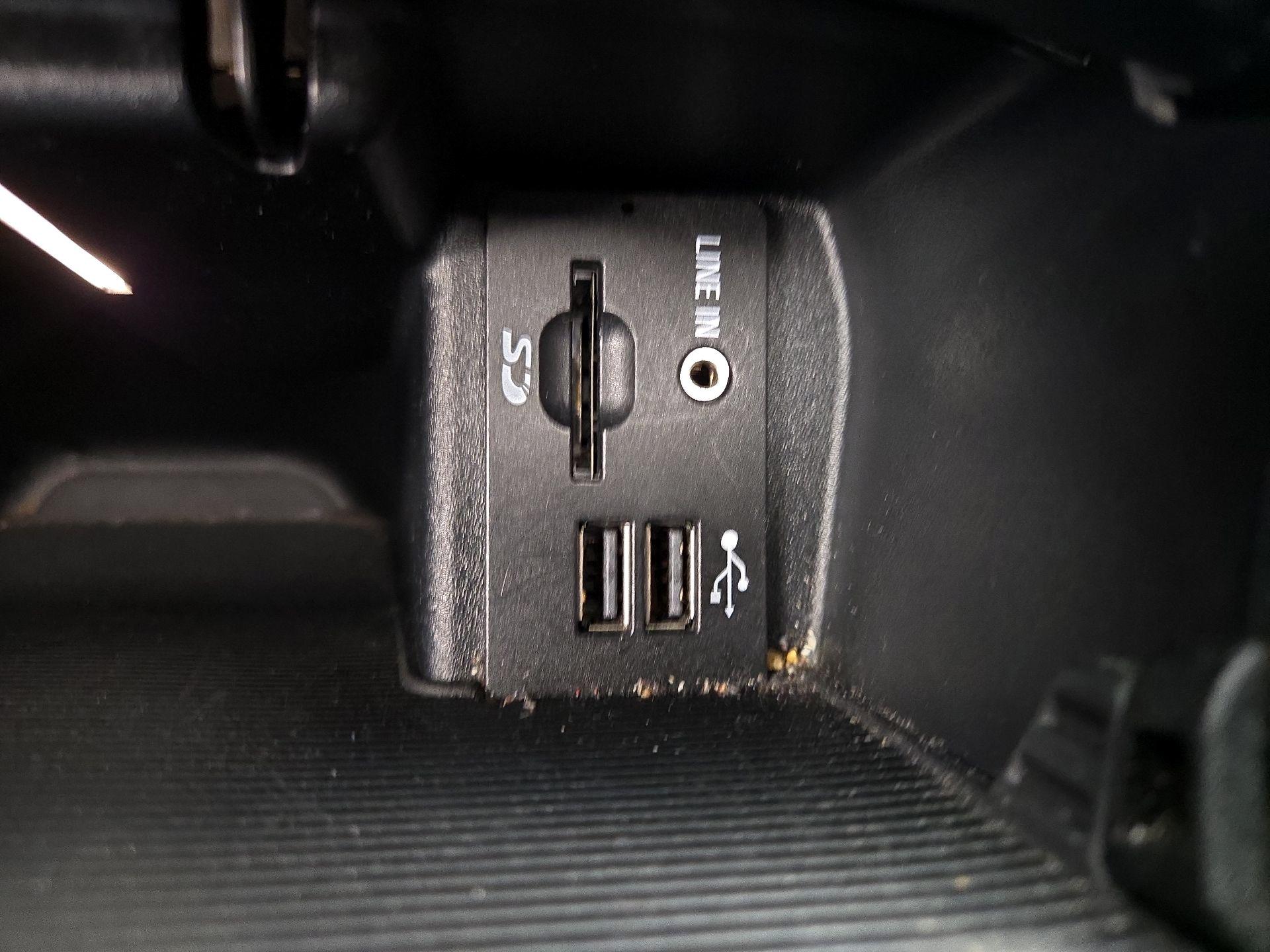 Thumbnail: 2015 Ford Edge - 18