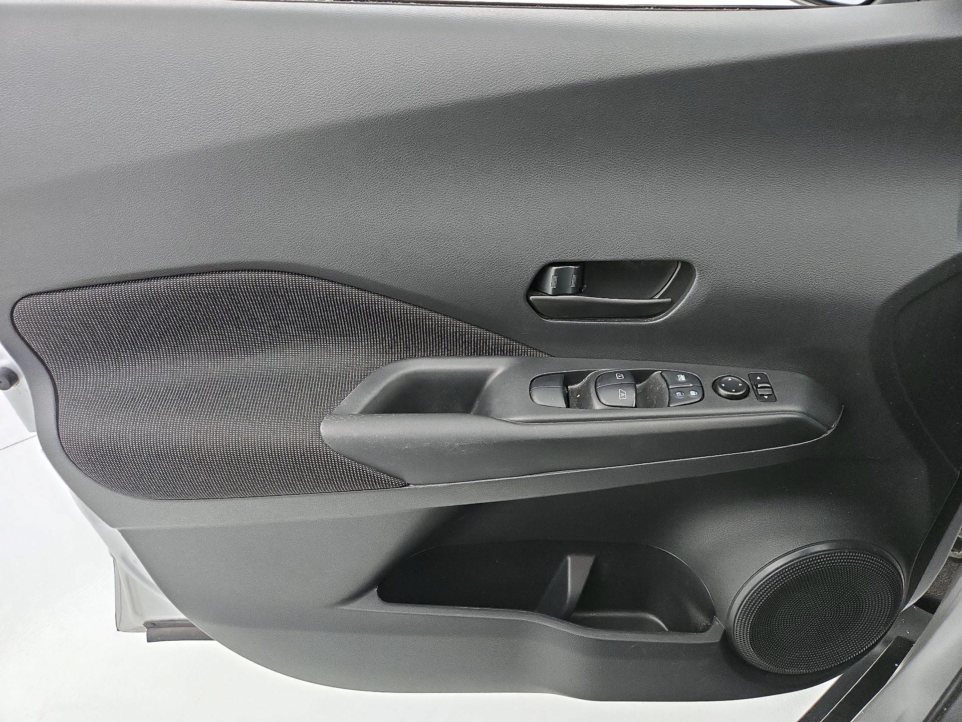 Thumbnail: 2020 Nissan Kicks - 12