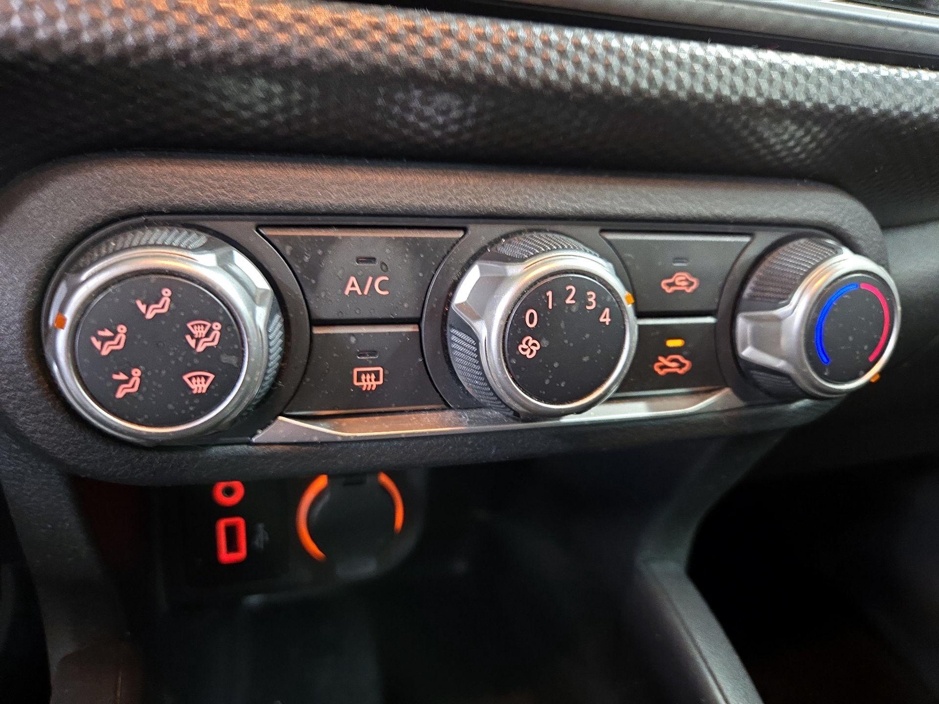 Thumbnail: 2020 Nissan Kicks - 16