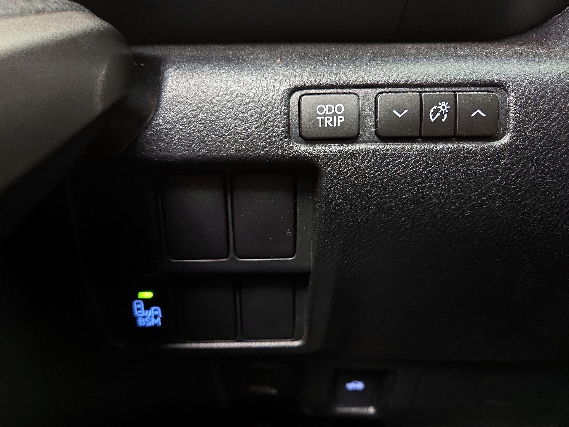 Thumbnail: 2016 Lexus IS - 13