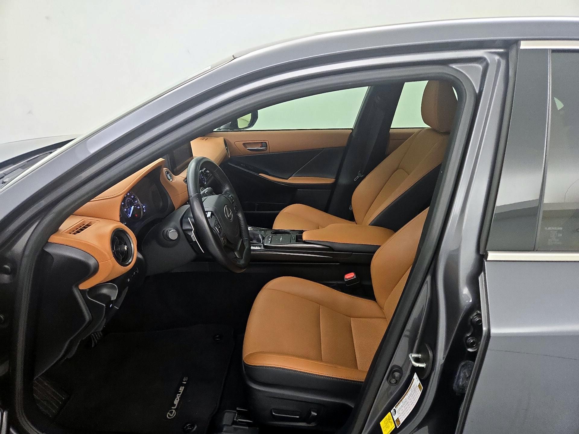 Thumbnail: 2023 Lexus IS - 11