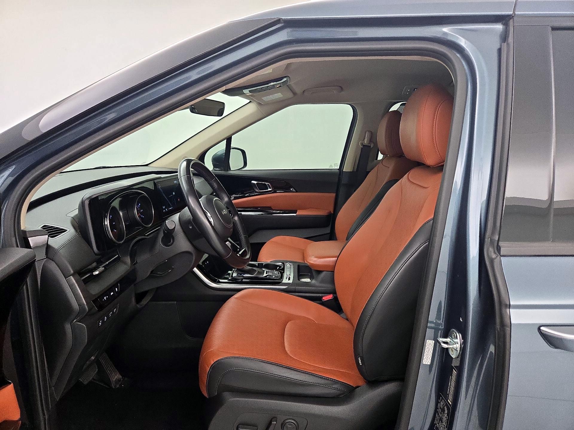 Thumbnail: 2022 Kia Carnival - 11