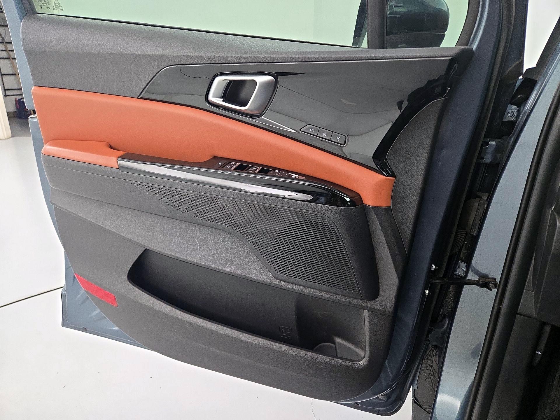 Thumbnail: 2022 Kia Carnival - 12