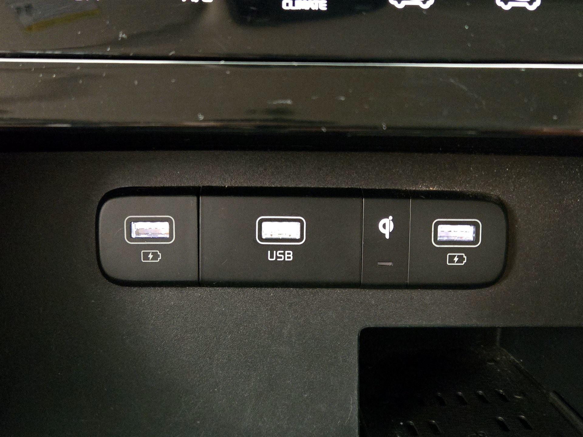 Thumbnail: 2022 Kia Carnival - 19