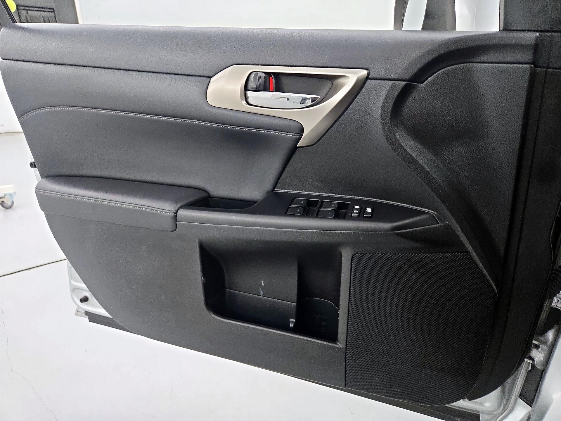 Thumbnail: 2015 Lexus CT - 12