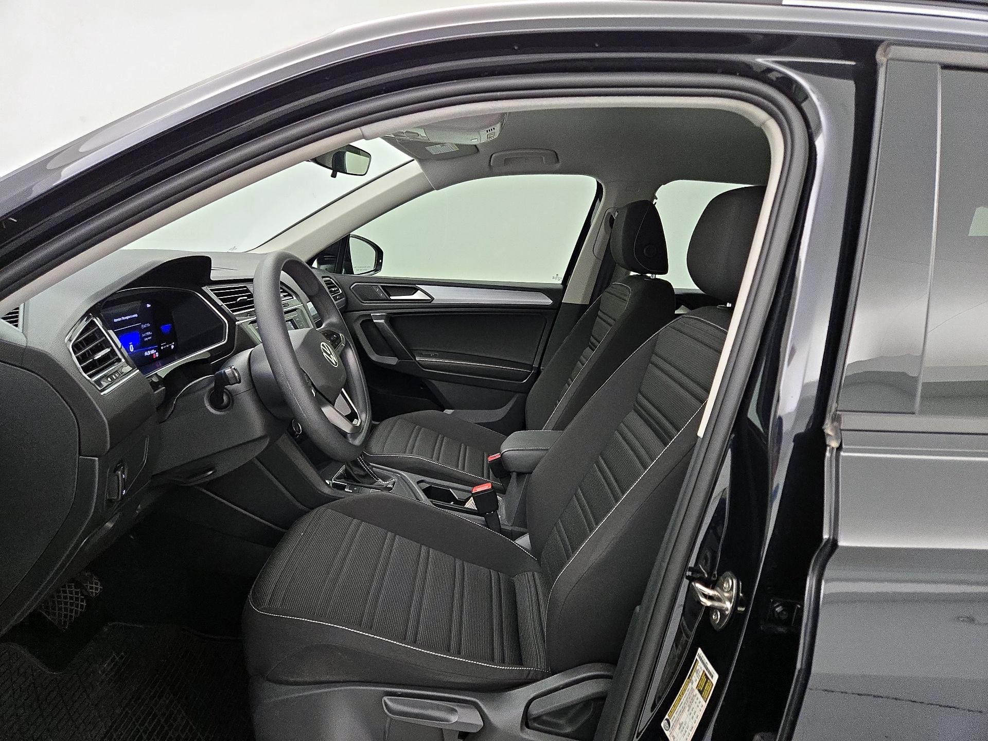 Thumbnail: 2023 Volkswagen Tiguan - 11