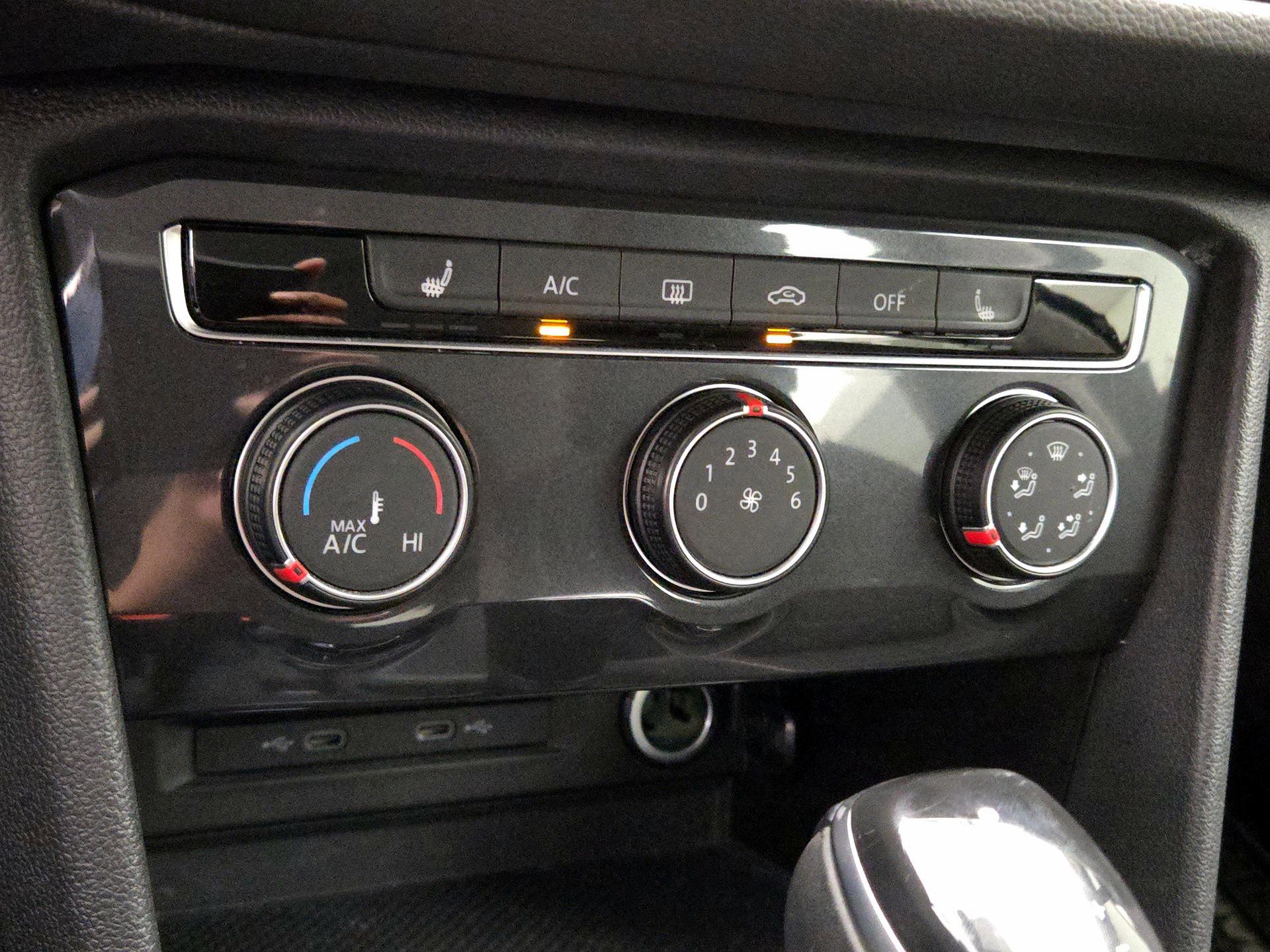 Thumbnail: 2023 Volkswagen Tiguan - 16