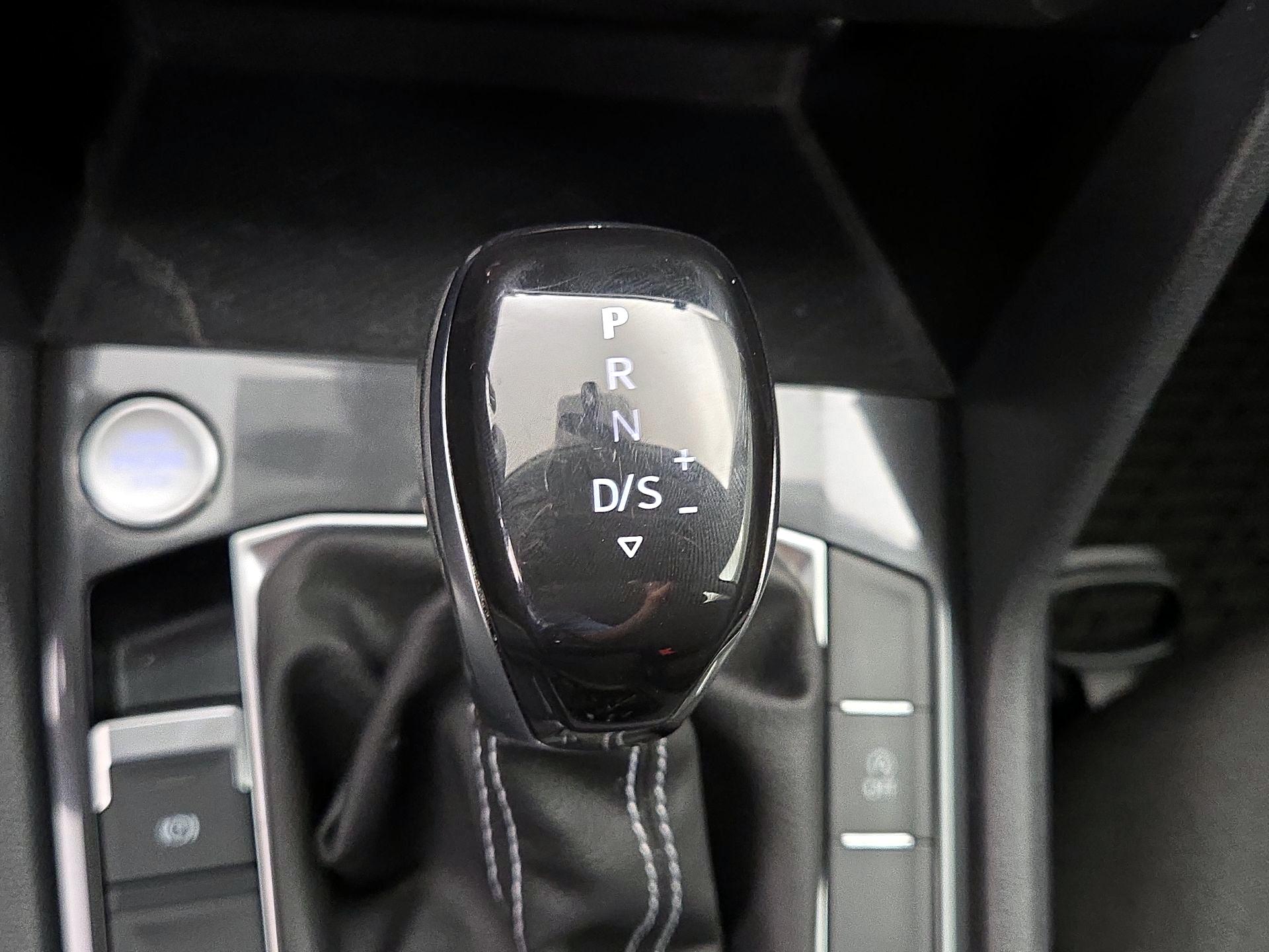 Thumbnail: 2023 Volkswagen Tiguan - 17