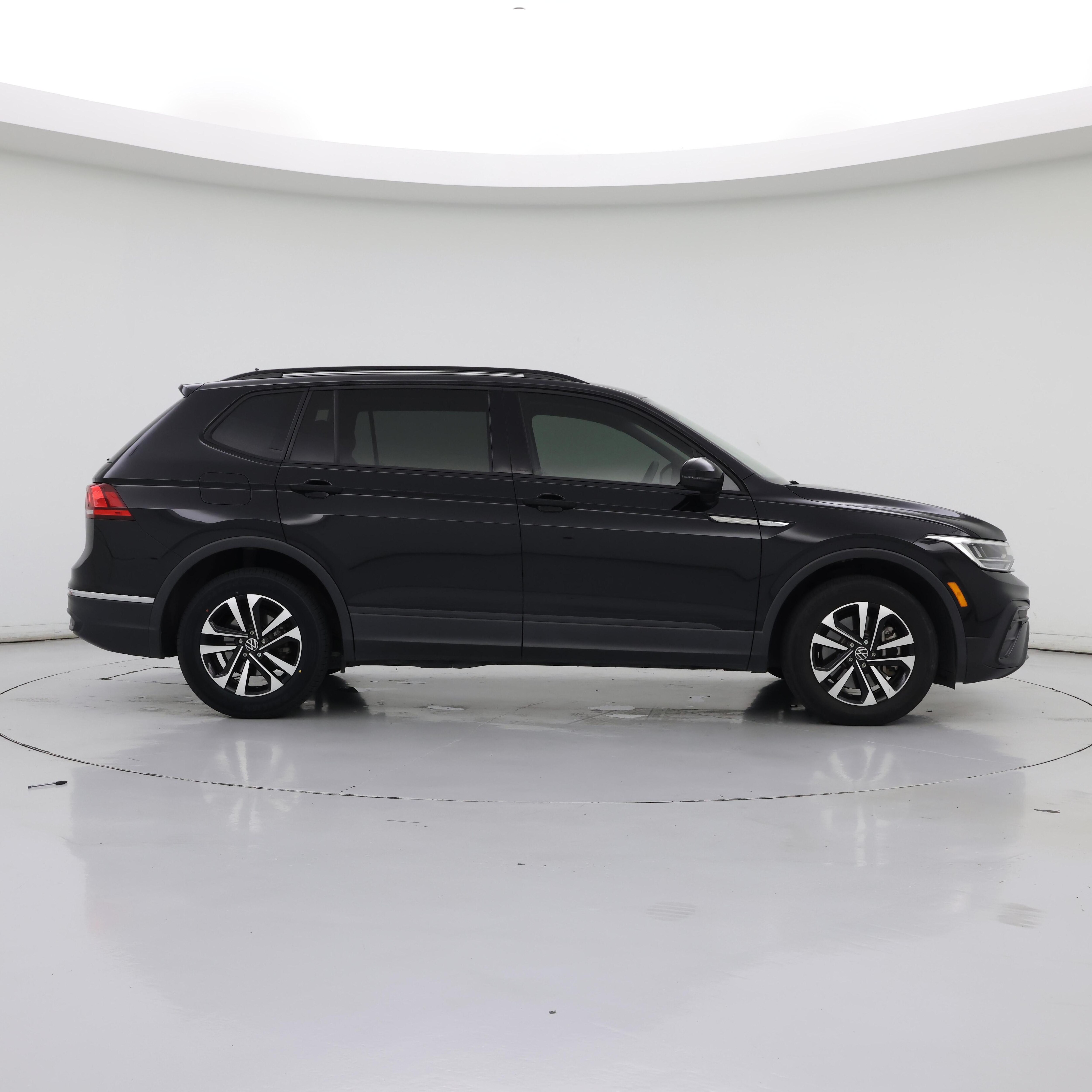 Thumbnail: 2023 Volkswagen Tiguan - 7