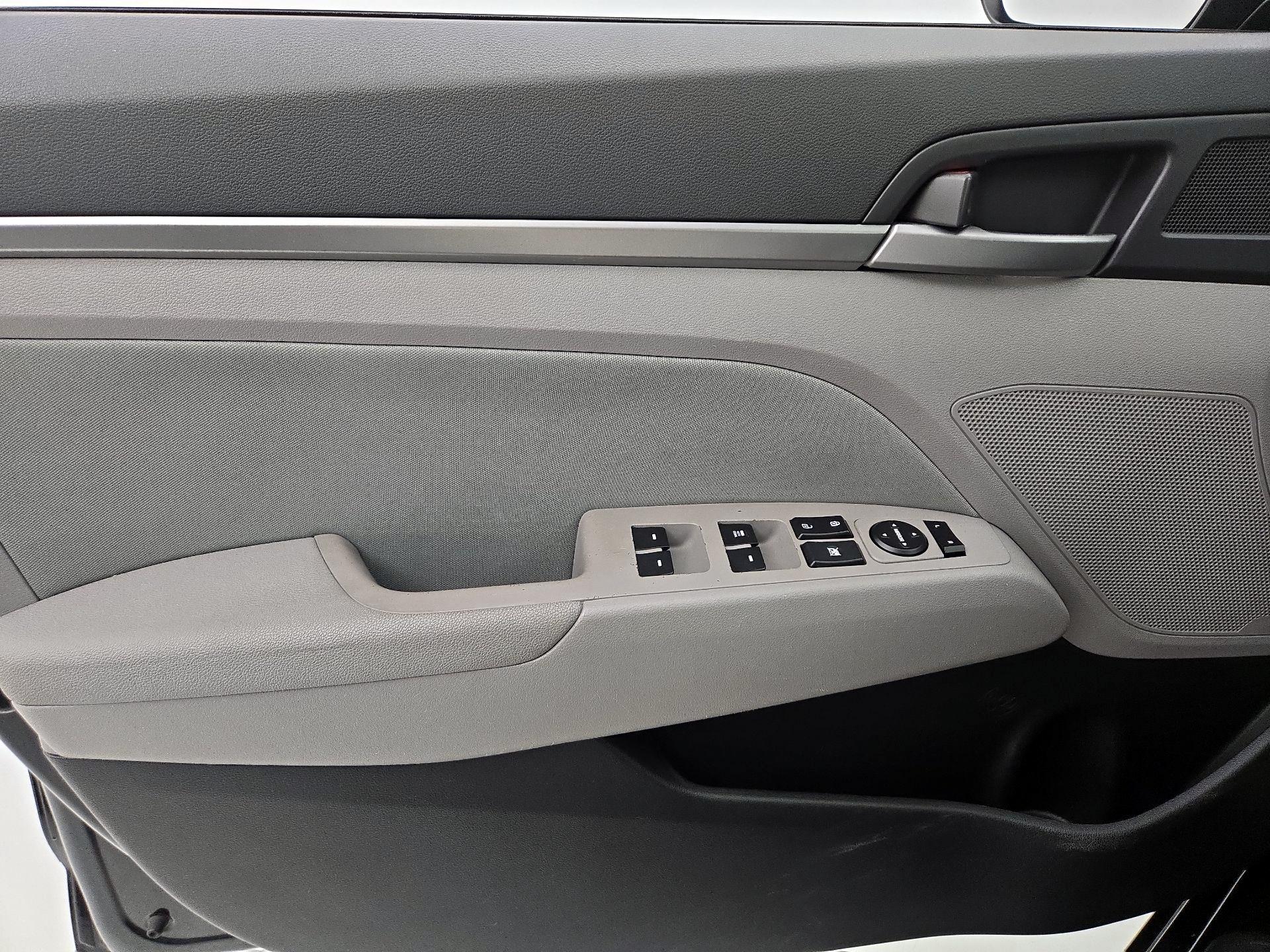 Thumbnail: 2017 Hyundai Elantra - 12