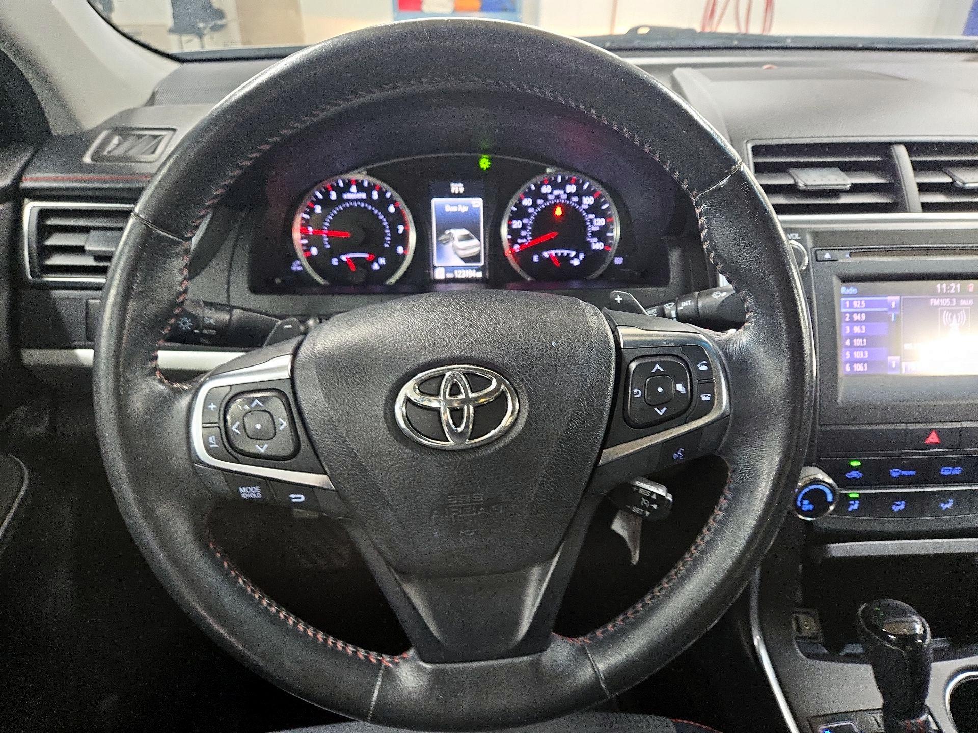 Thumbnail: 2016 Toyota Camry - 10