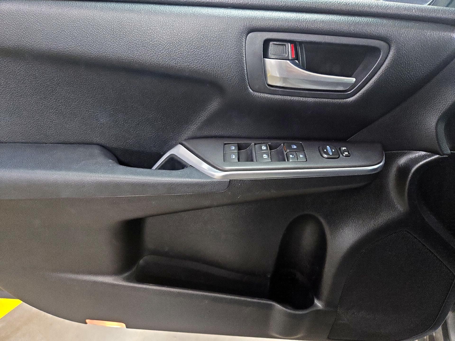 Thumbnail: 2016 Toyota Camry - 12