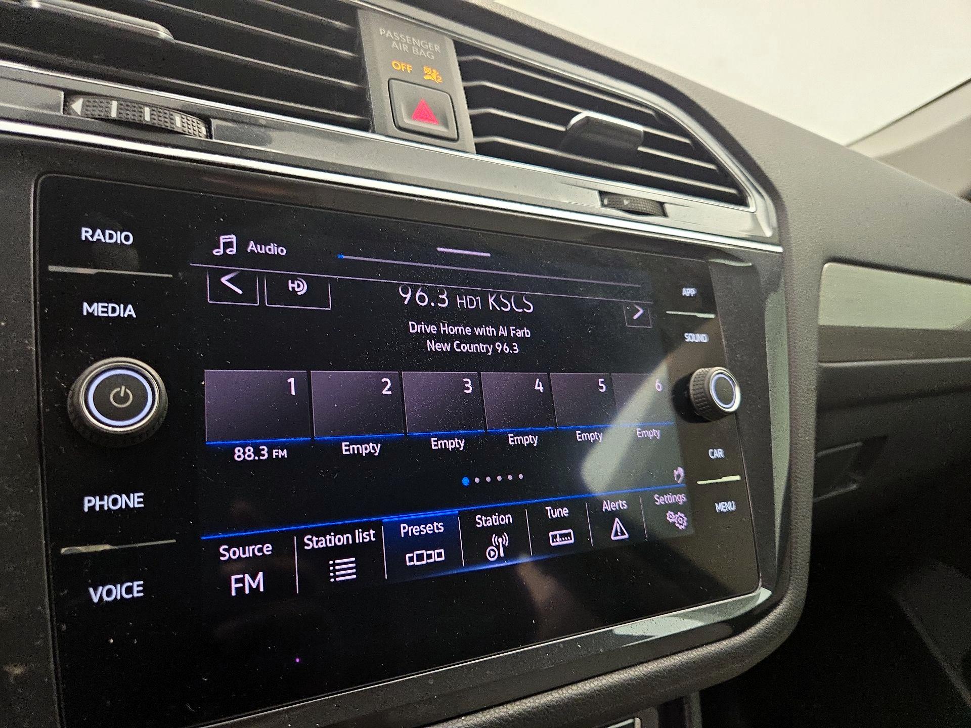 Thumbnail: 2021 Volkswagen Tiguan - 15