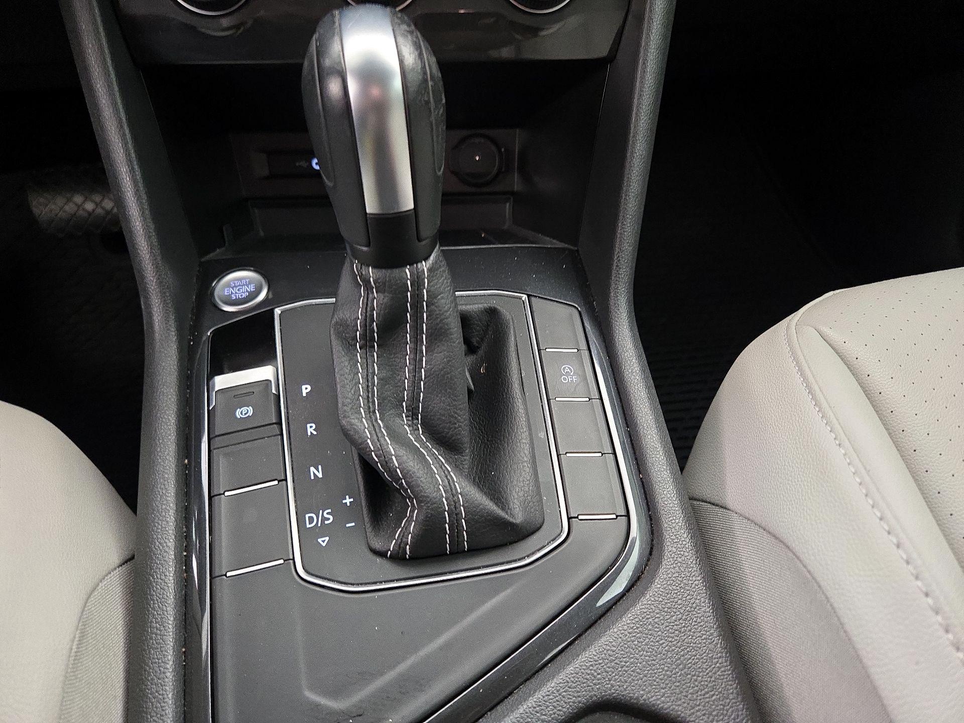 Thumbnail: 2021 Volkswagen Tiguan - 17