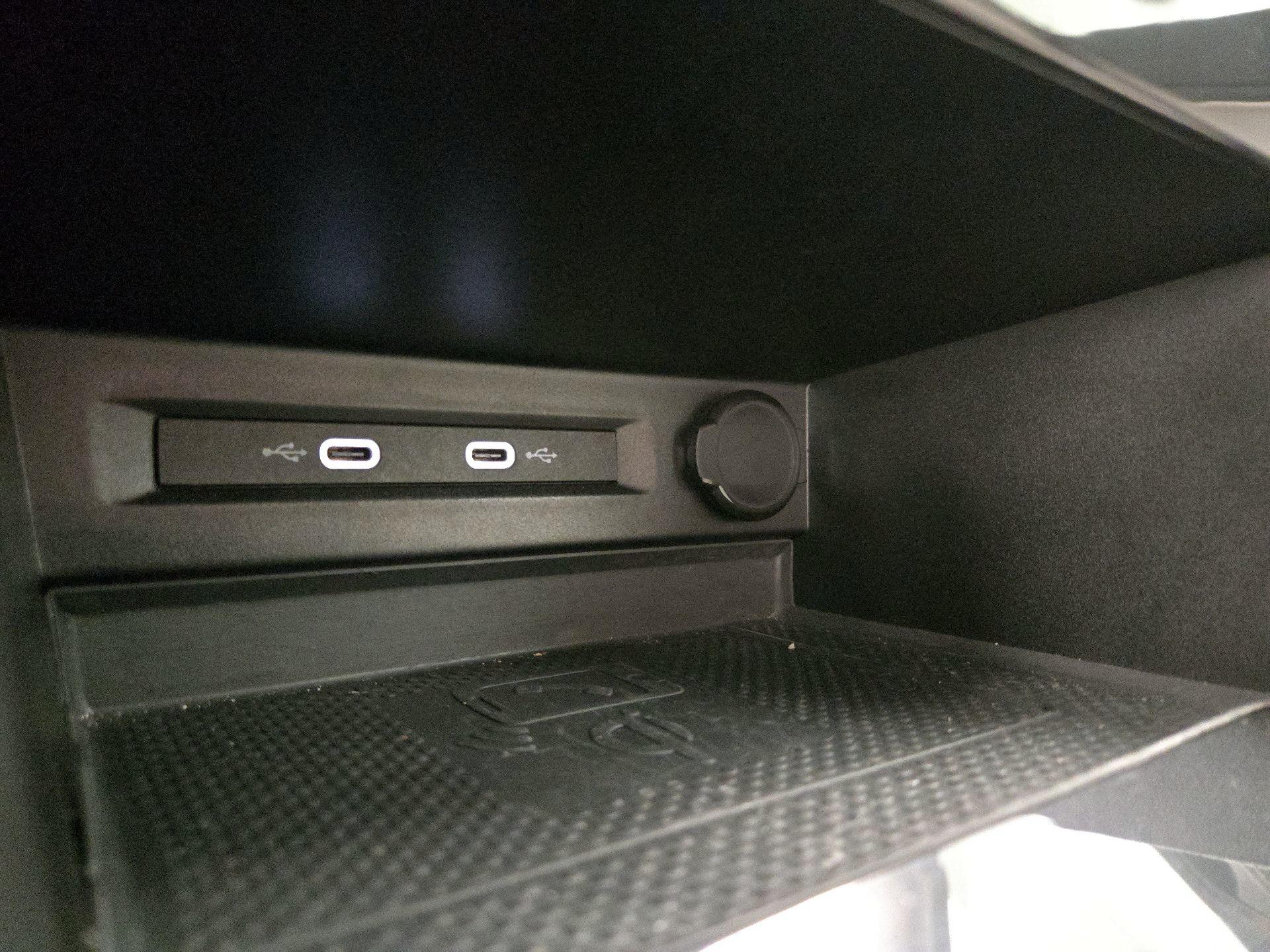 Thumbnail: 2021 Volkswagen Tiguan - 18