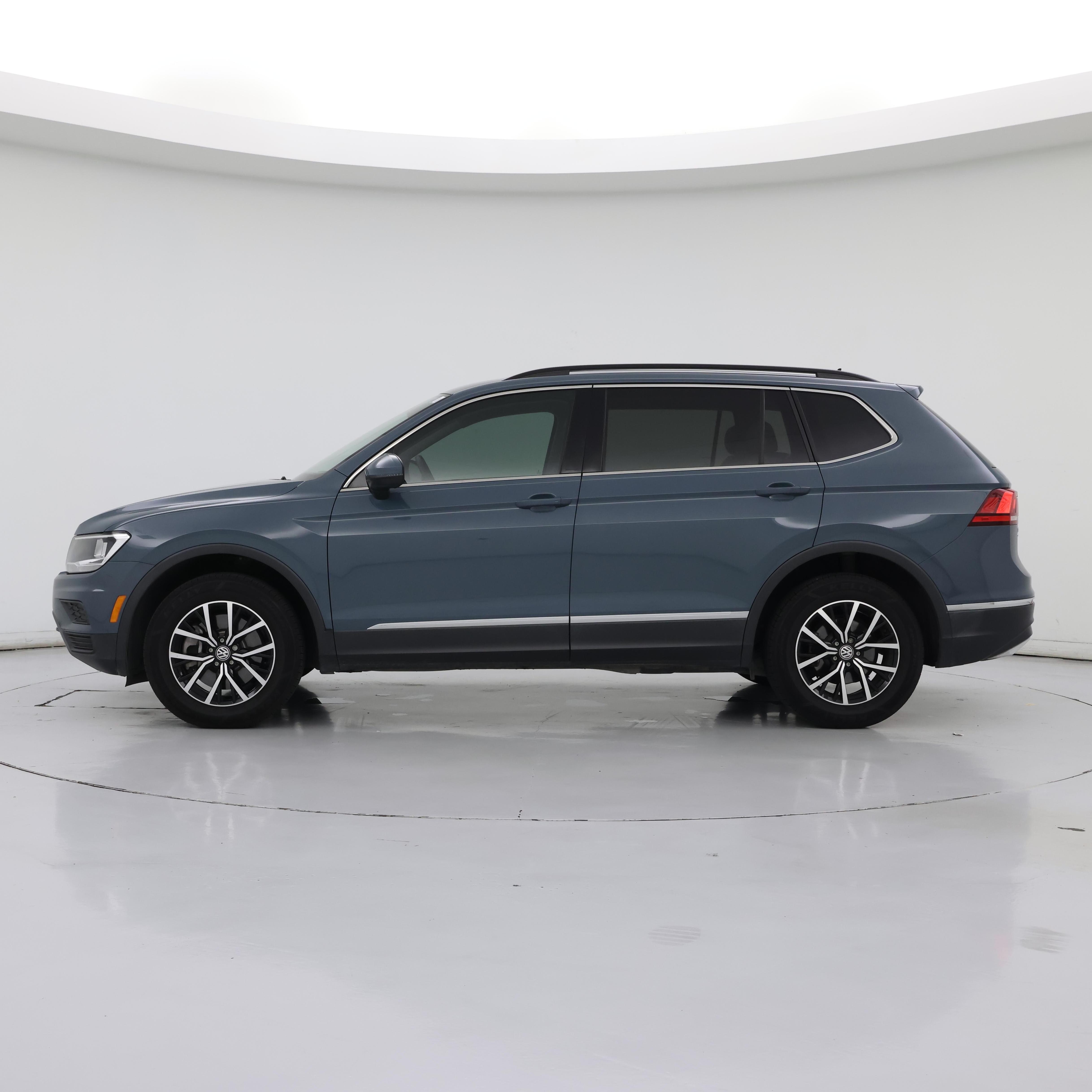 Thumbnail: 2021 Volkswagen Tiguan - 3